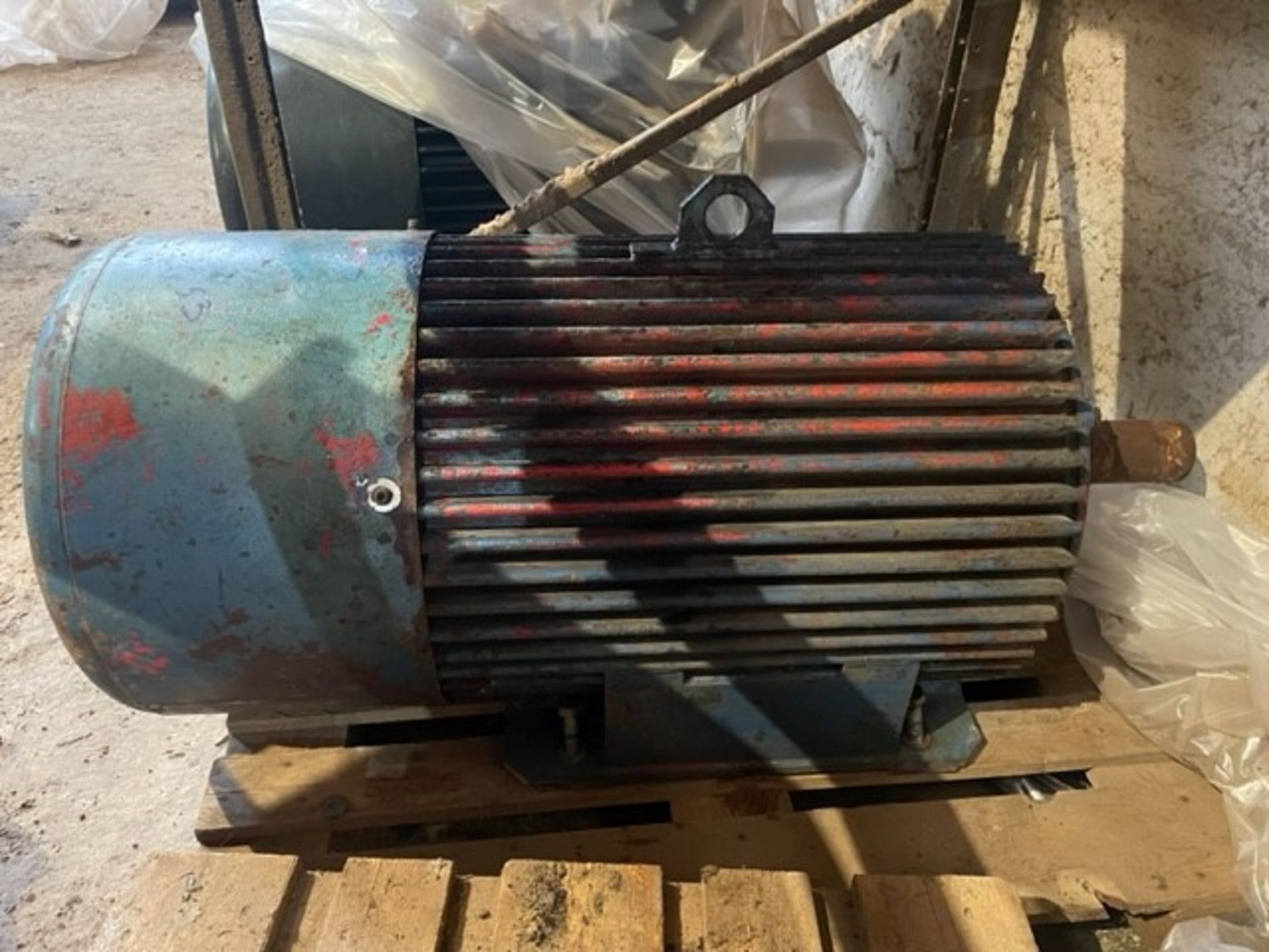 Foot Mounted TEFC Motor, 110kW 1475rpm. Lot located in Lincoln, Lincolnshire Please read the