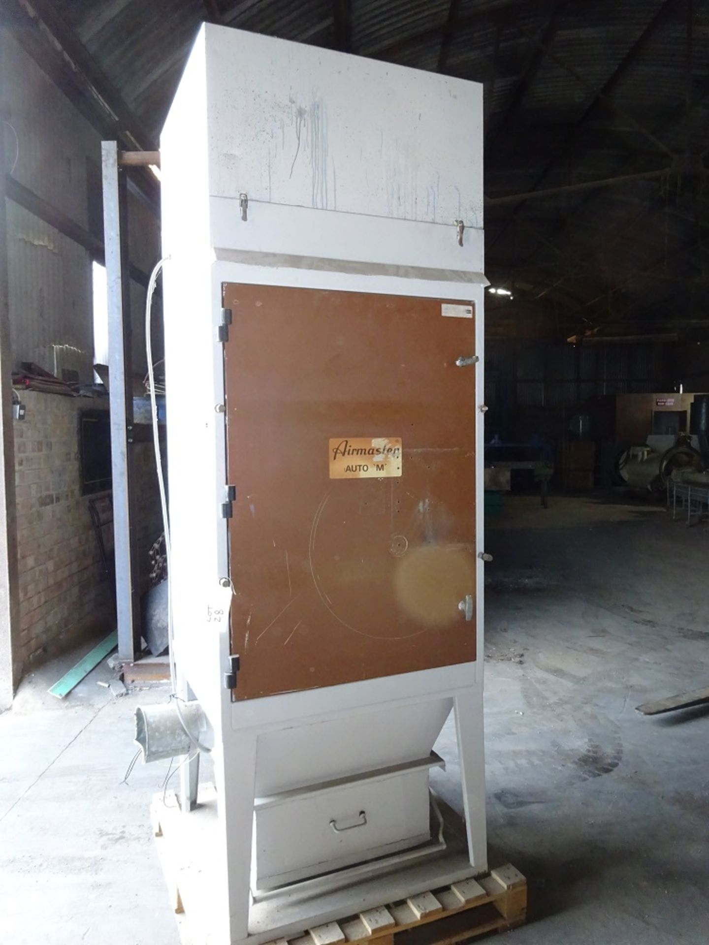 Airmaster dust collector believed to be an M10 with acoustic hood. Lot located Gloucester. Free - Bild 2 aus 5