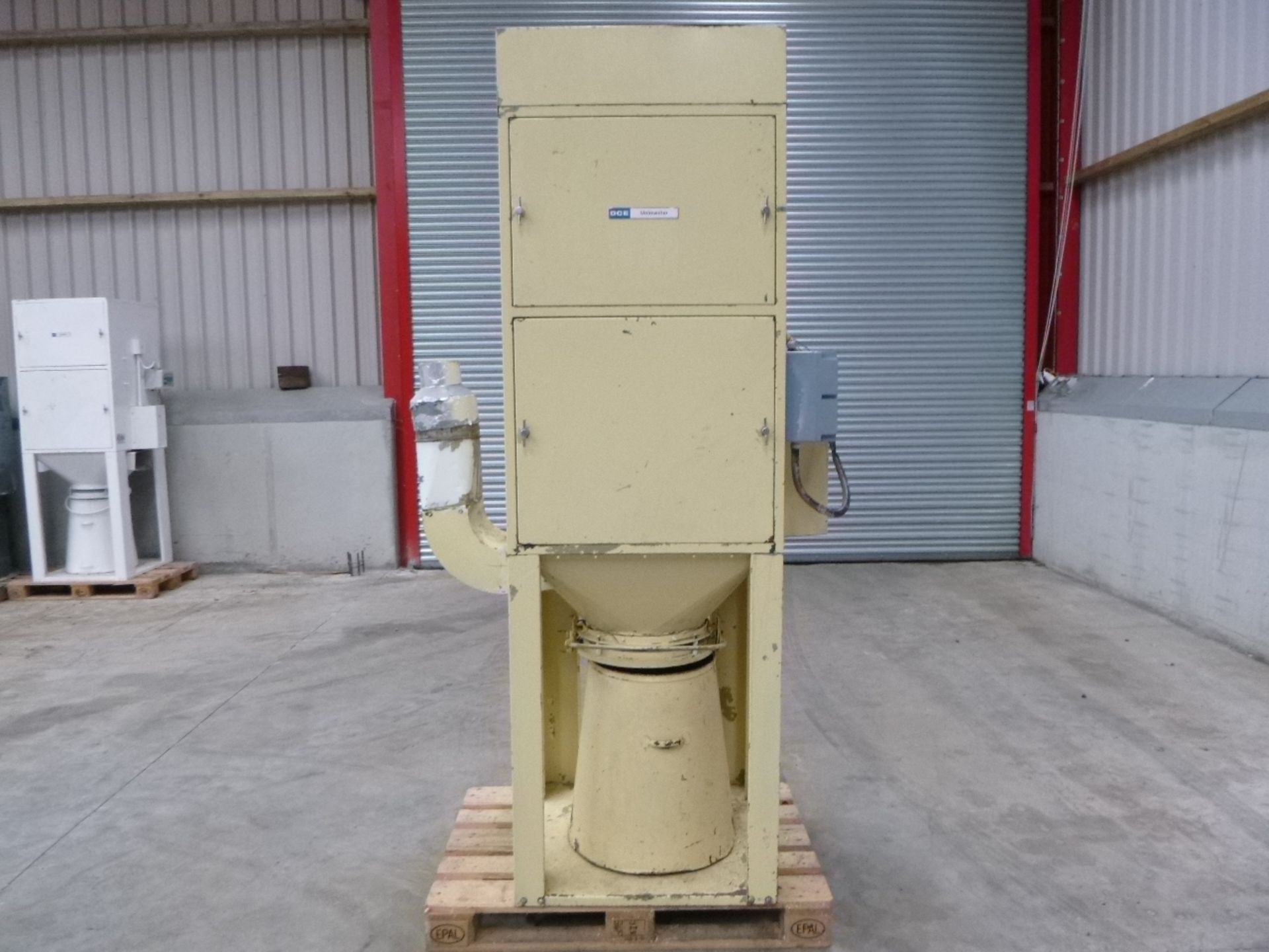 DCE UMA 154 G5 Dust Collector (no bags) (vendors comments - Motors tested and working). Lot