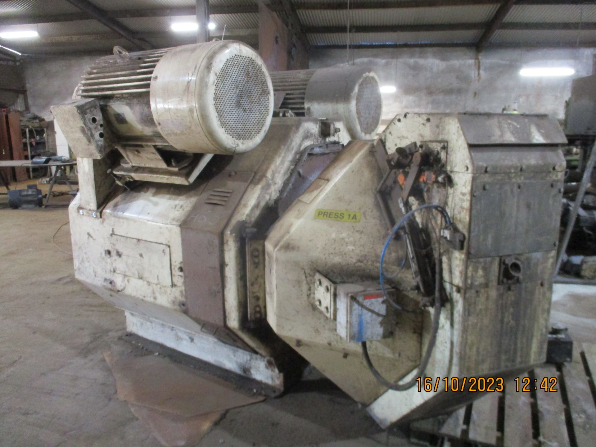 Paladin 1200W-175 Pellet Press, machine no. 7241, year of manufacture 1985, die on the machine is