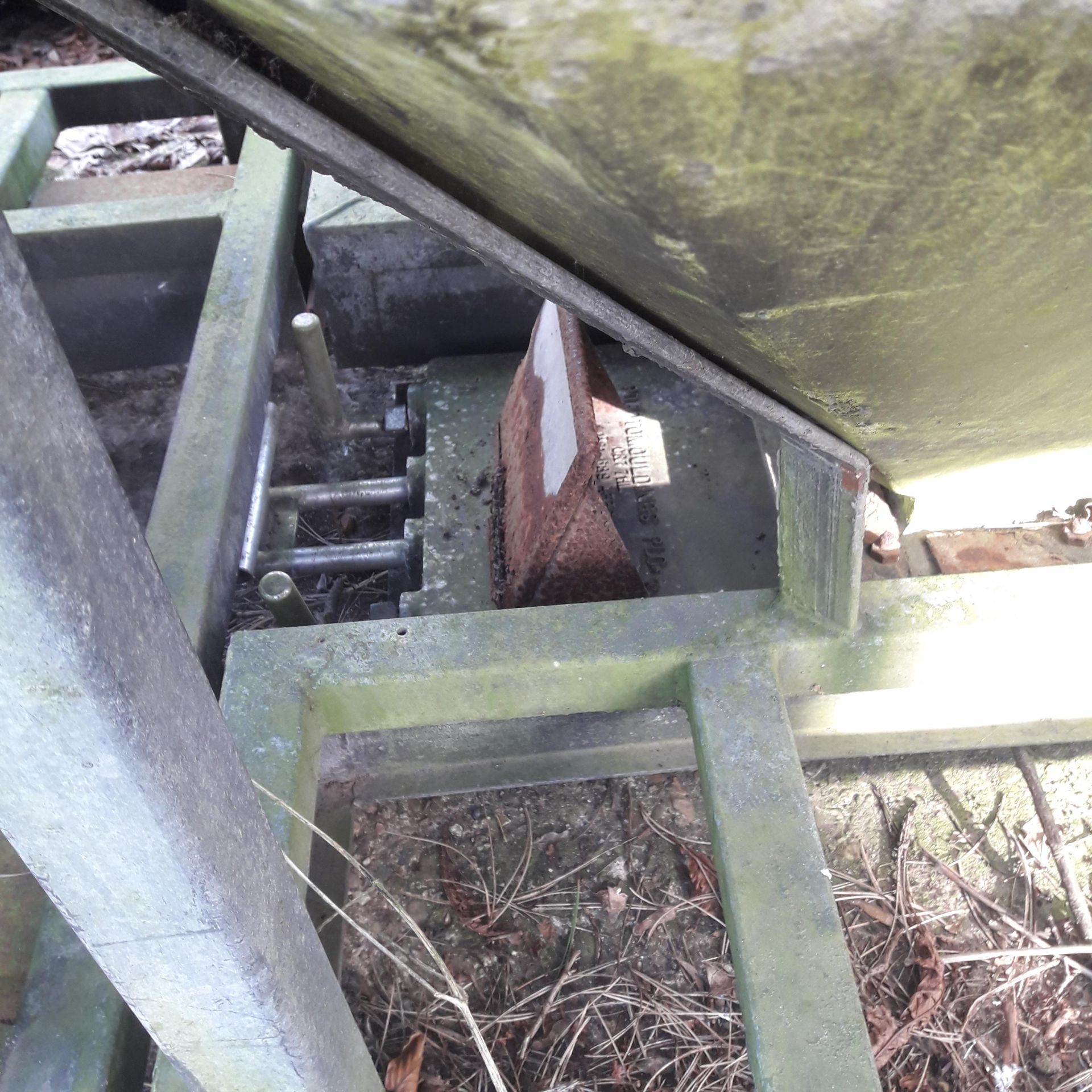 Five Steel Framed Tote Bins, with plastic inner case, approx. 1.2m x 1.2m2. Thought to be PD - Bild 5 aus 5