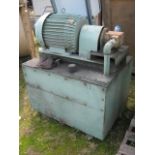 Vickers 25V21A Hydraulic Pump. Lot located at Navenby, Lincolnshire Please read the following