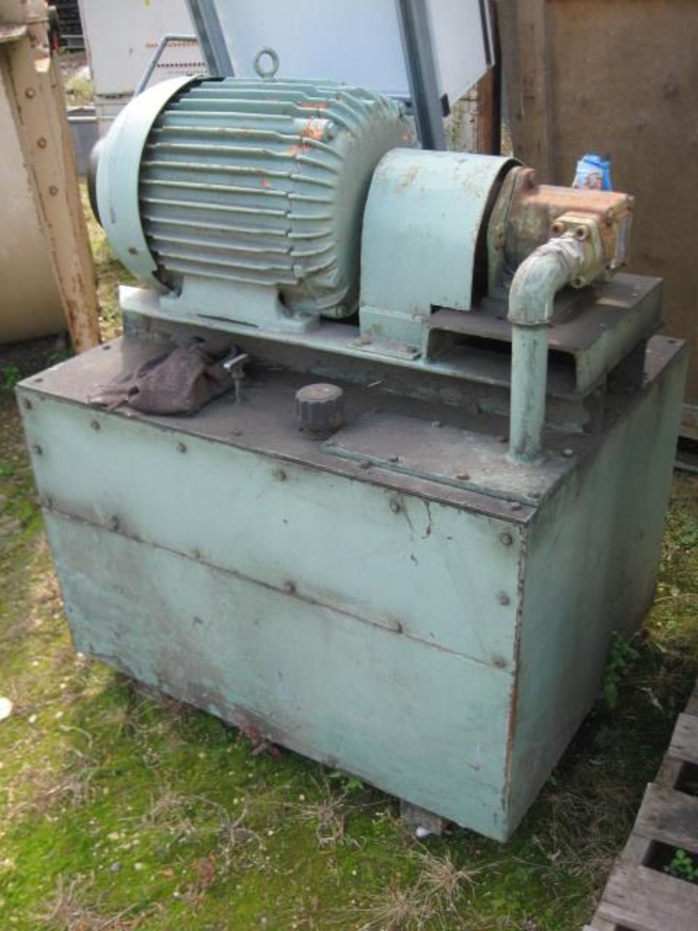 Vickers 25V21A Hydraulic Pump. Lot located at Navenby, Lincolnshire Please read the following