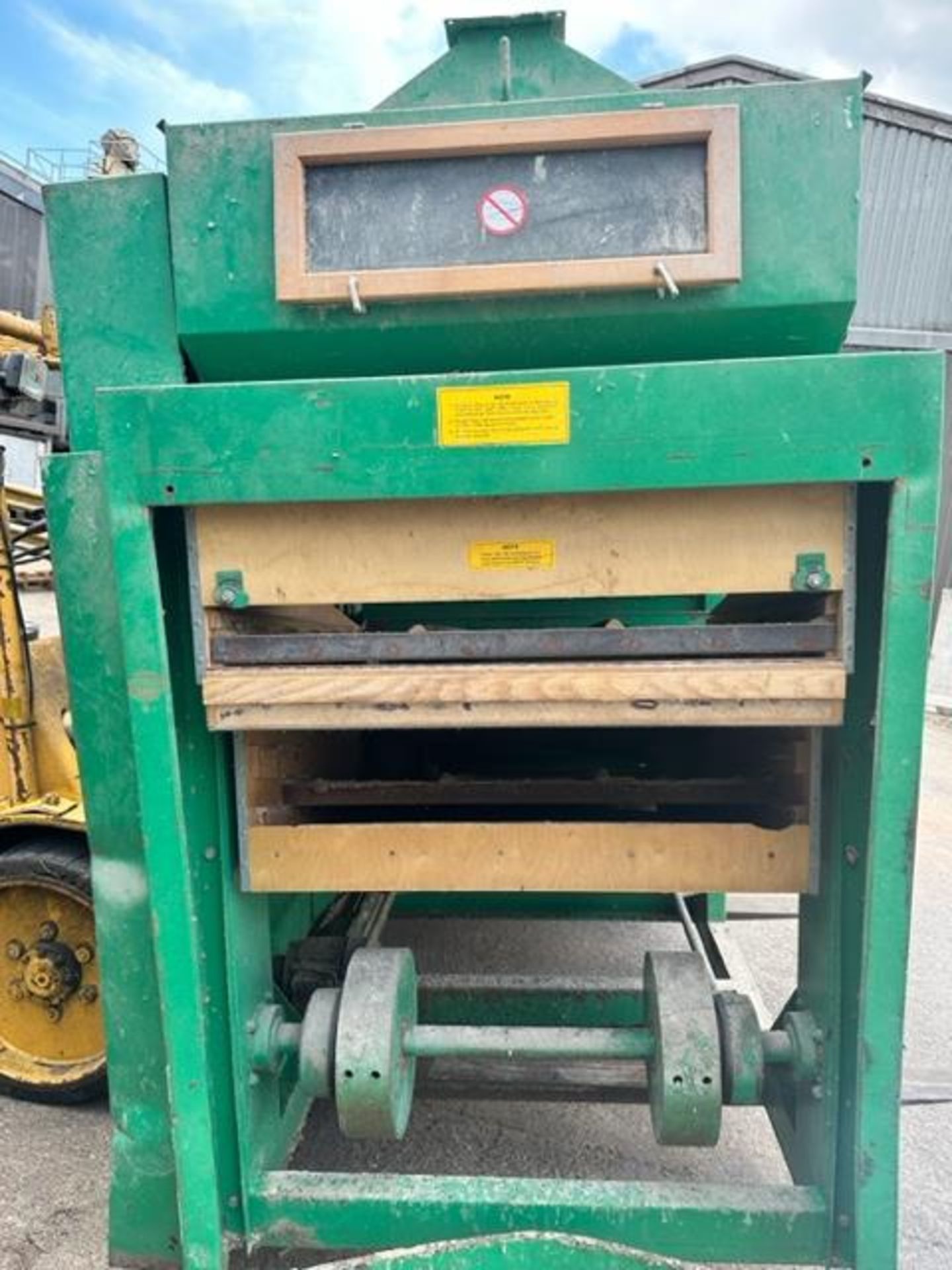 Westrup SAB-1000 Pre Cleaner Machine (no aspiration fan). Loading free of charge - yes. Lot location - Image 6 of 15