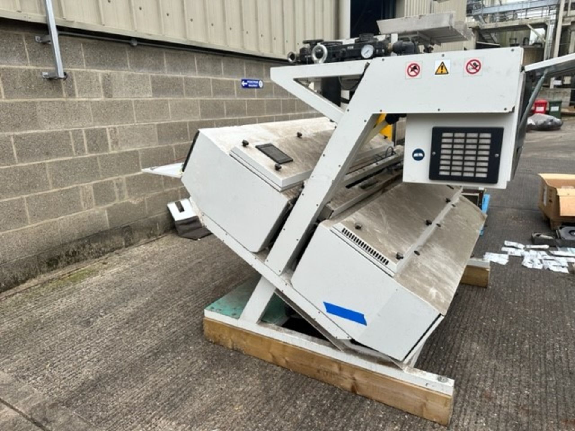 Sortex Z2VV Series Colour Sorter, serial no. 929, year of manufacture 2005 (vendors comments - - Image 5 of 22