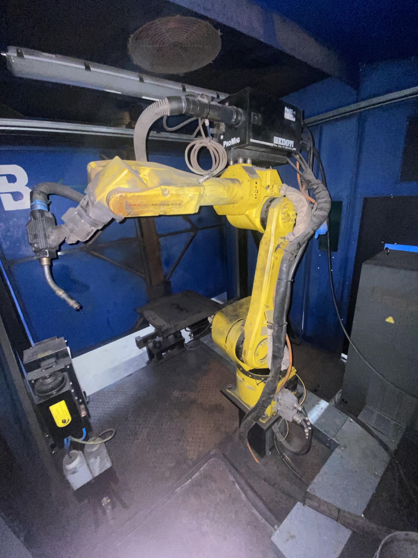Comau ROBOT WELDING CELL, with Fanuc ROBOTARC Mate 100ib robot, Kemppi Promig 120R power source, - Image 8 of 11