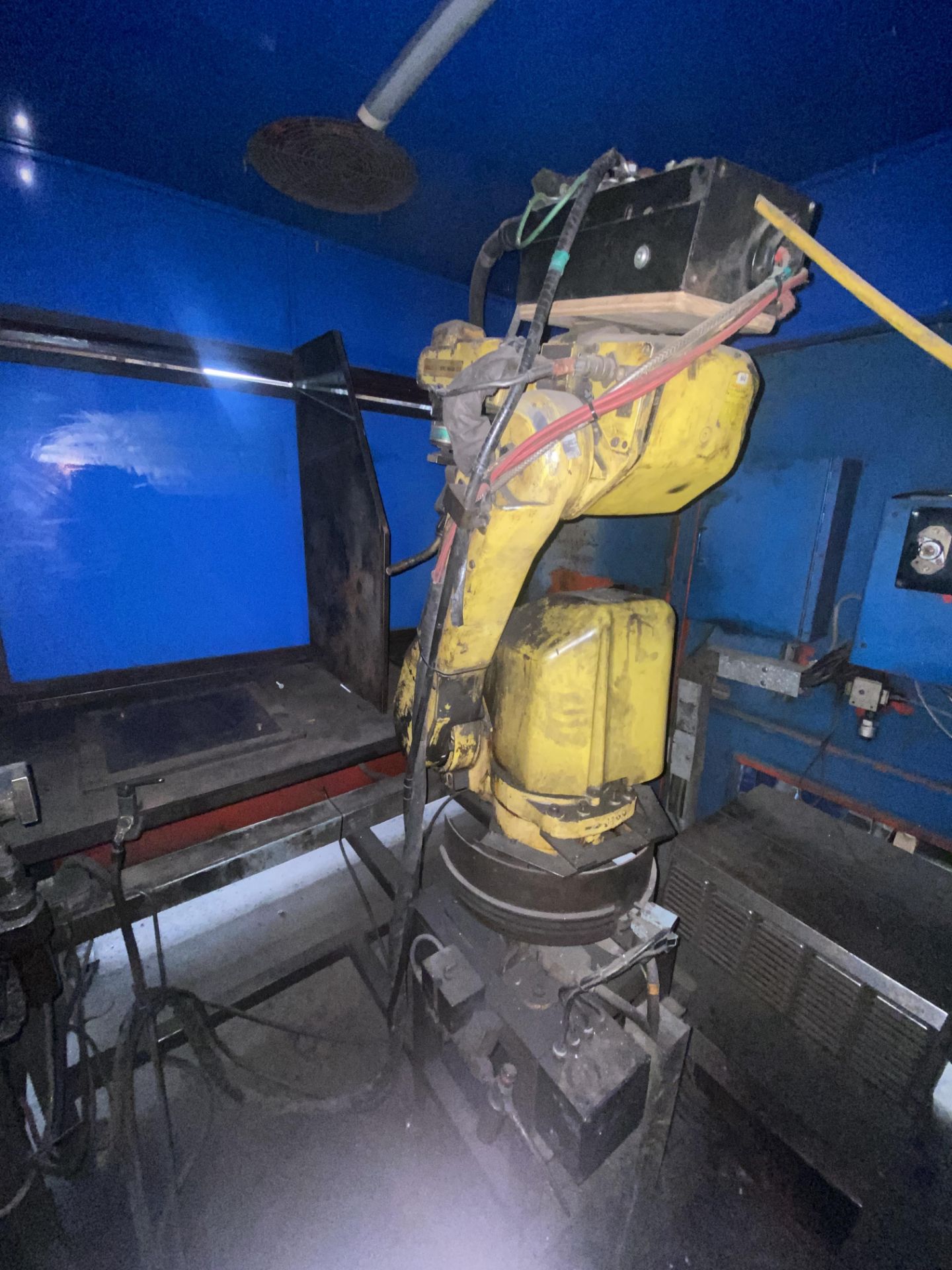 WELDING CELL, with Fanuc ROBOTARC Mate 100 robot, Kemppi Pro 4000 power source, wire feed equipment, - Image 5 of 9
