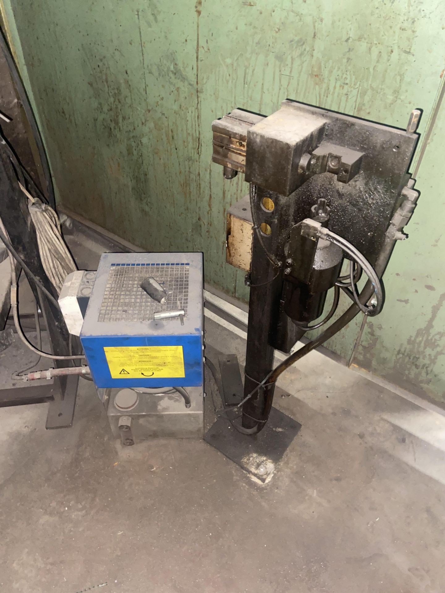ROBOT WELDING CELL, with ABB Esab welding robot, Esab A351 unit, with stand, chiller, cleaning unit, - Image 8 of 10