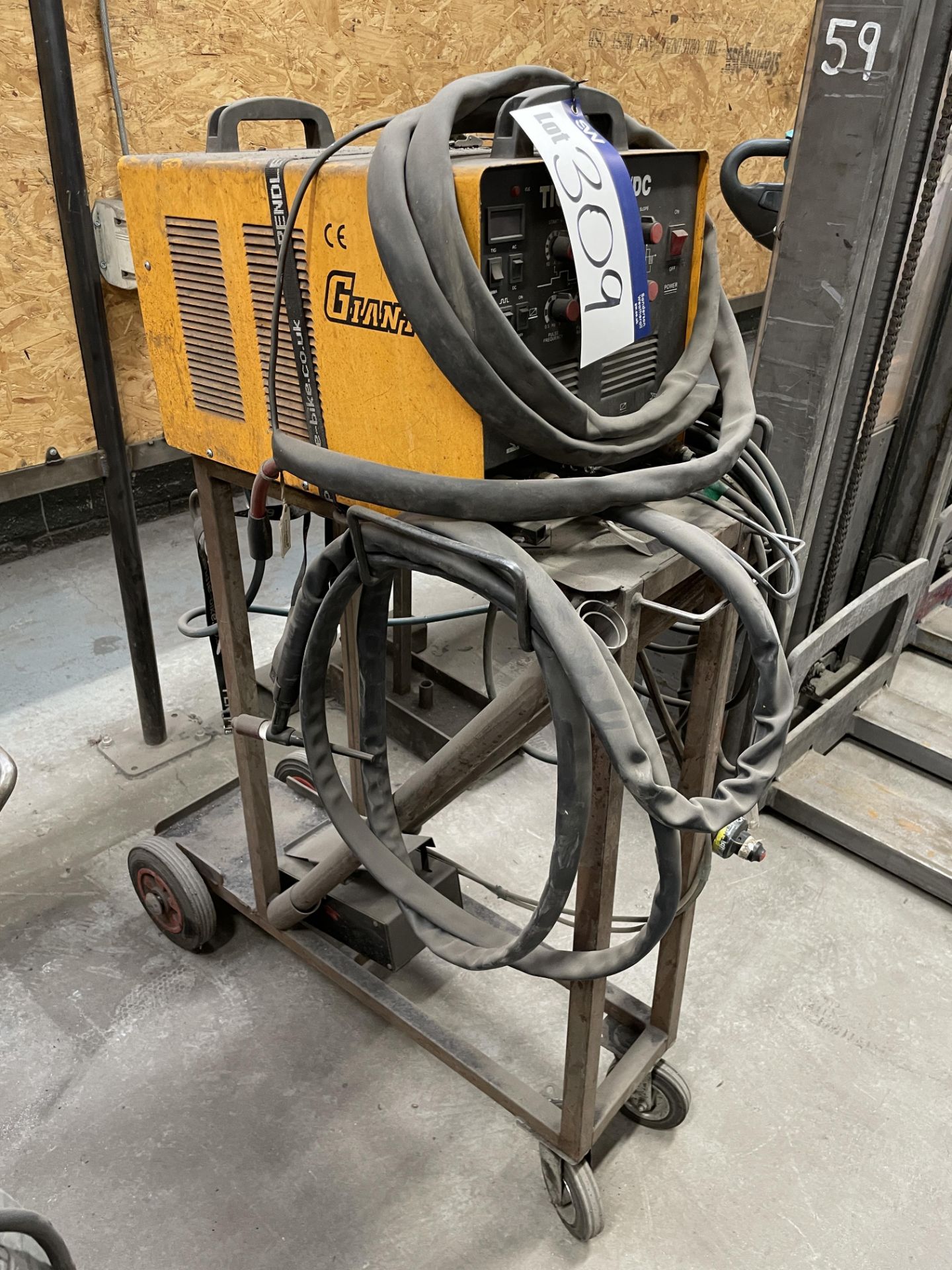 Giant Tig 200P AC/DC Tig Welder, with steel trolley and welding gun, 240V Please read the