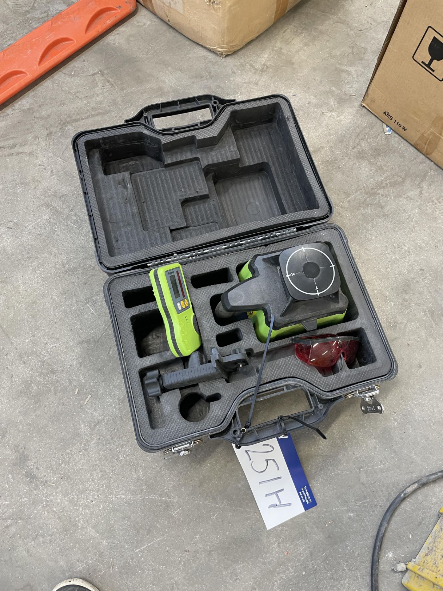 Huepar RL200HR Laser Level, with carry case (offered for sale by kind permission on behalf of