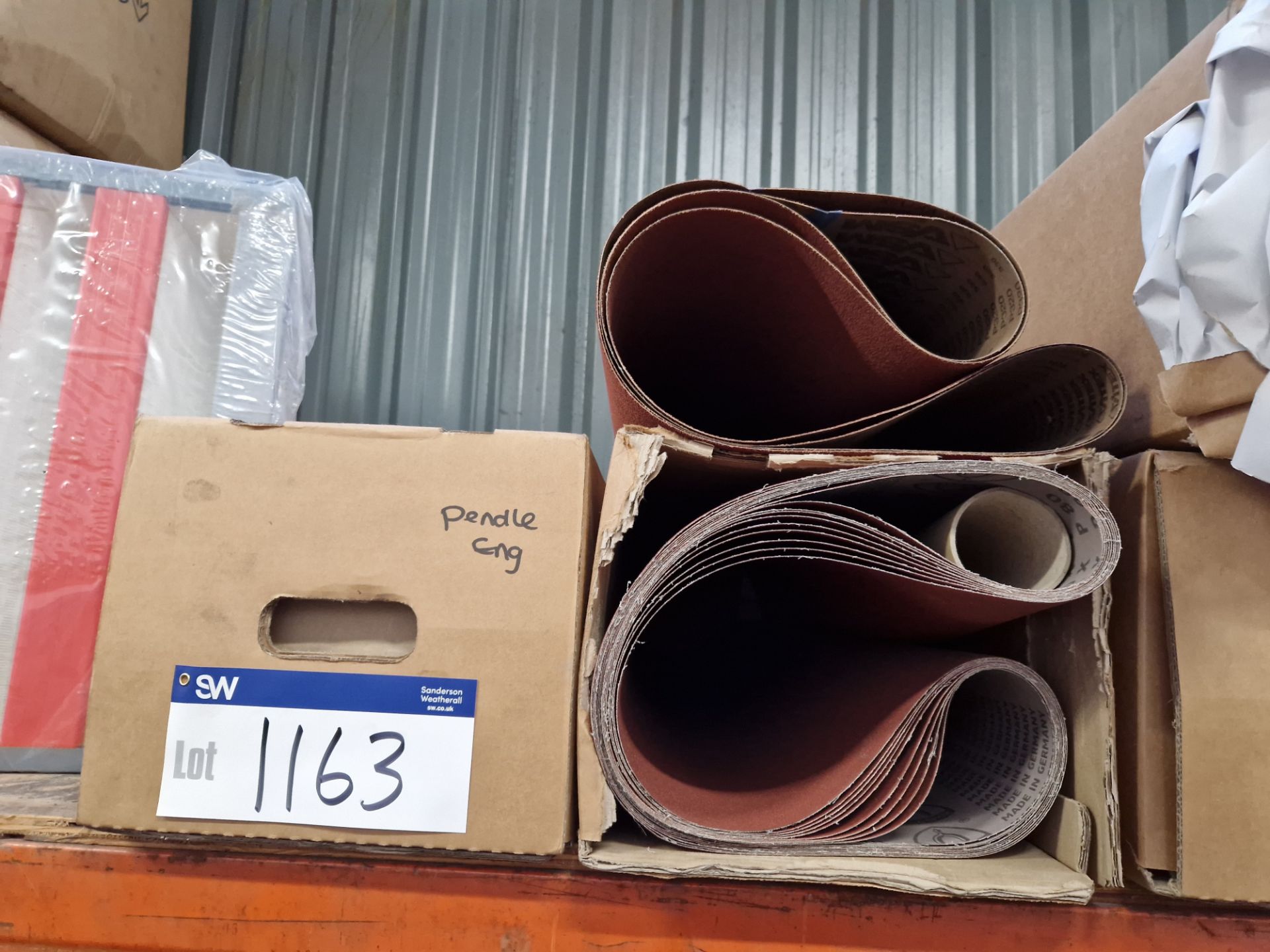 Quantity of Sanding Belts, including 320 Grit, 180 Grit, P40, Approx. 970x1700mm, 13x457mm, etc - Image 2 of 4