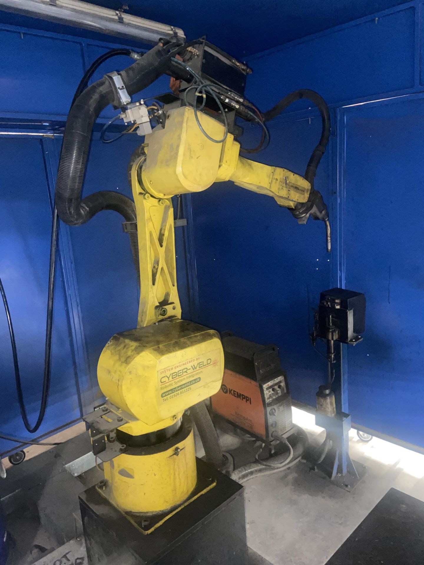 Cyberweld ROBOT WELDING CELL, with Fanuc ROBOTARC Mate 100iB robot, Kemppi KempArc SYN300 power - Image 4 of 9