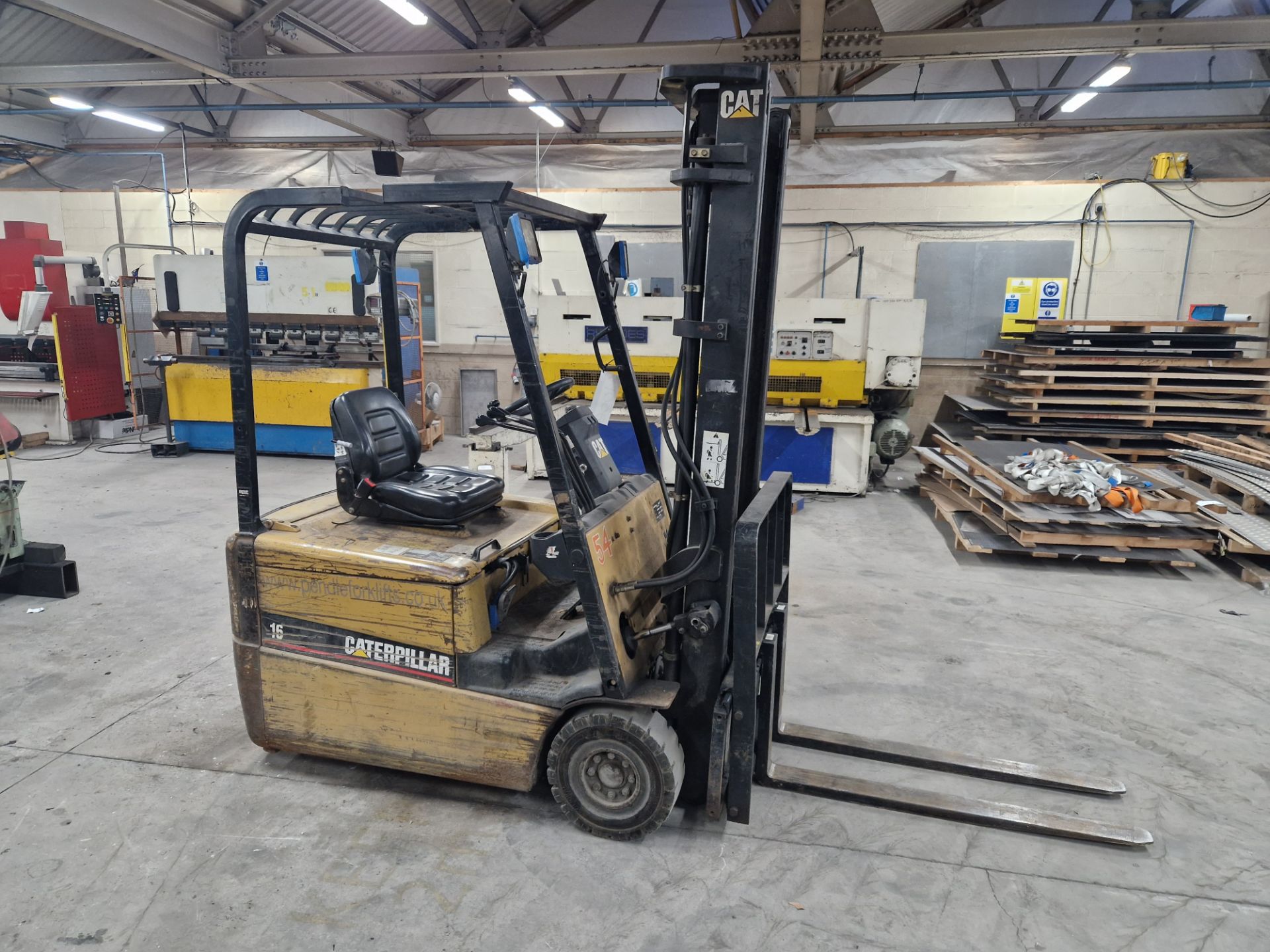 Caterpillar EP16KT 1600 kg cap. Battery Electric Fork Lift Truck, serial no. ETB4A27317, year of - Image 2 of 6
