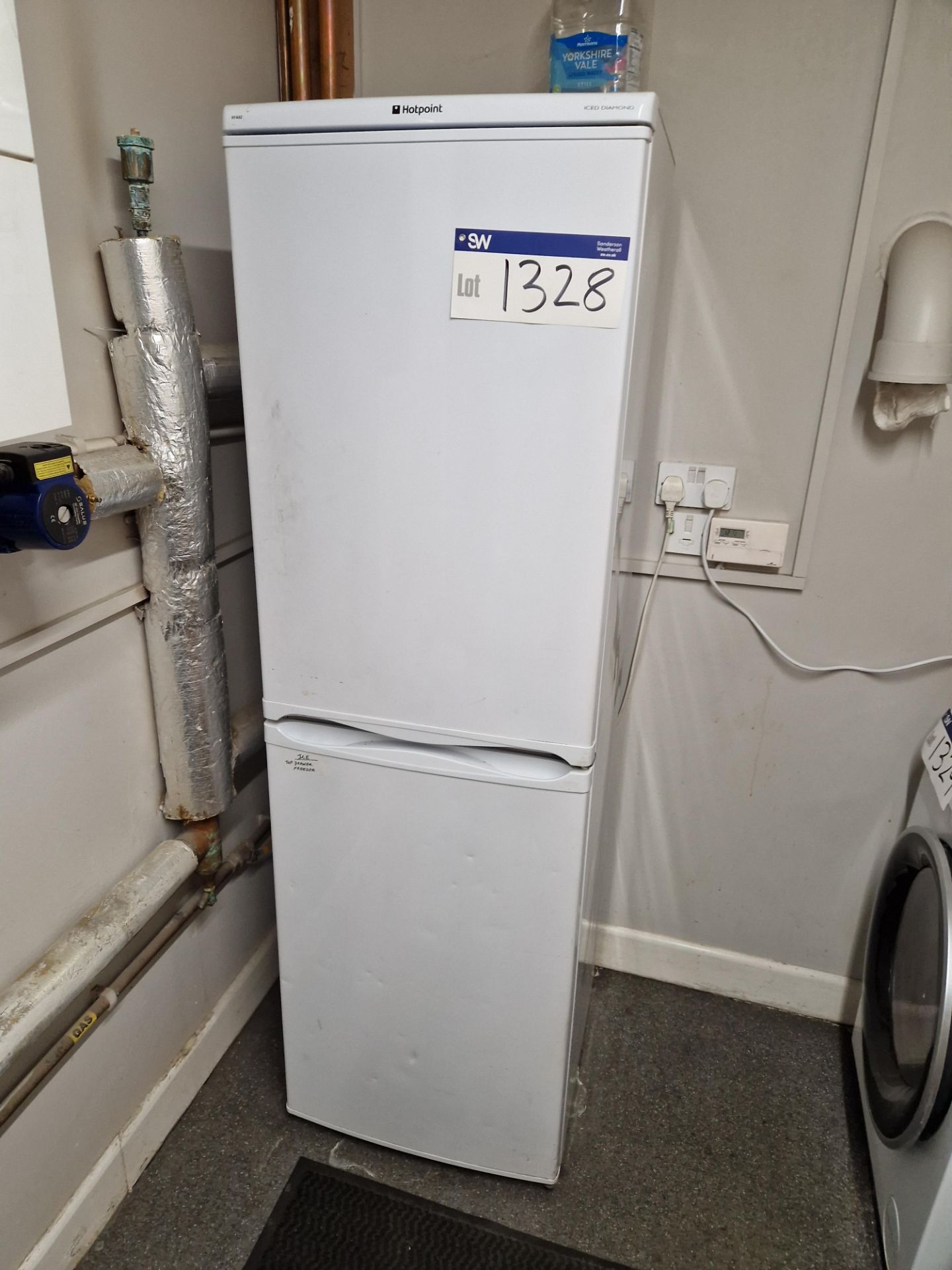 Hotpoint RFA52 Fridge Freezer Please read the following important notes:- ***Overseas buyers - All