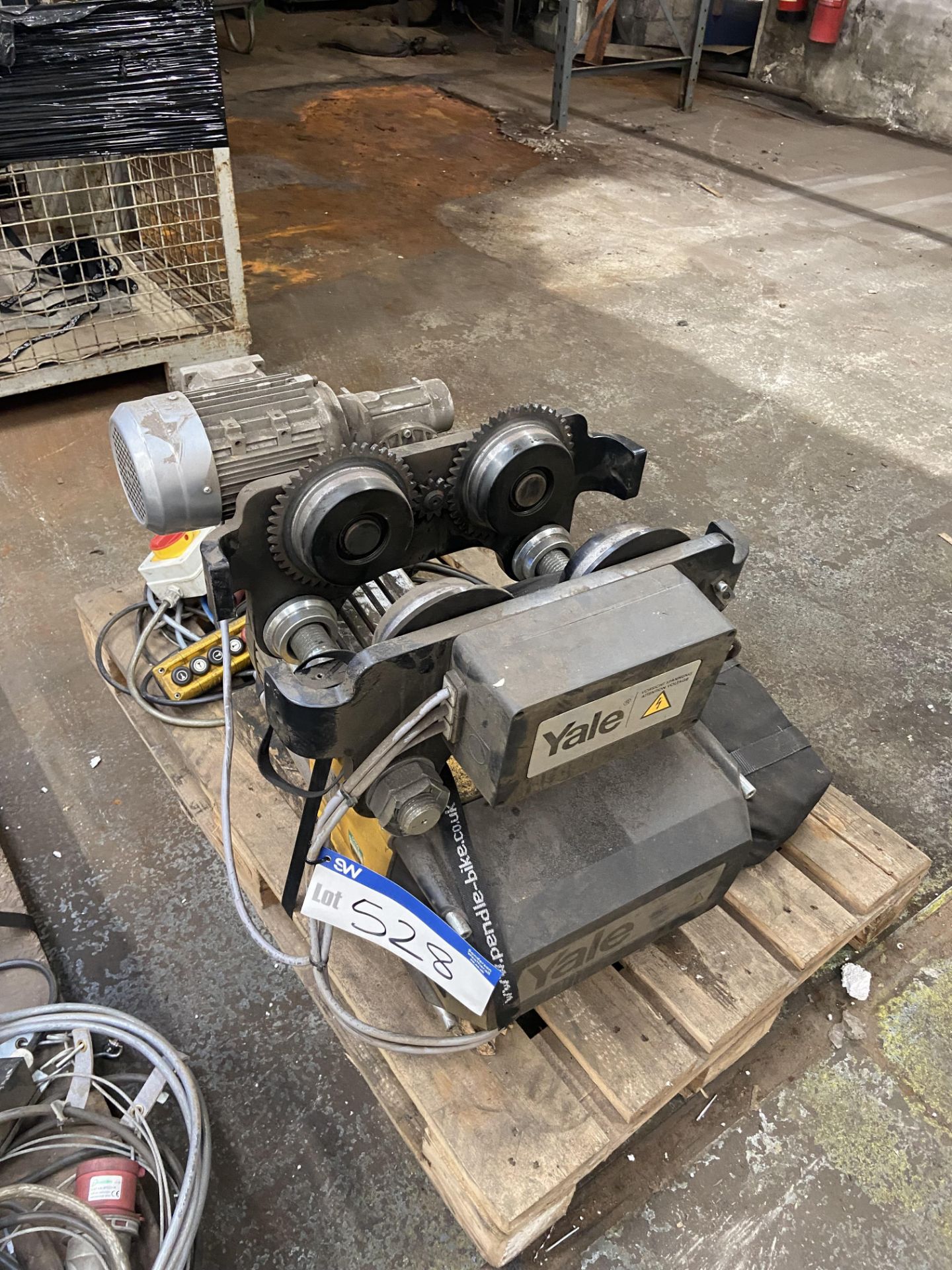 Yale 5000kg ELECTRIC CHAIN HOIST, with powered carriage and pendant control Please read the