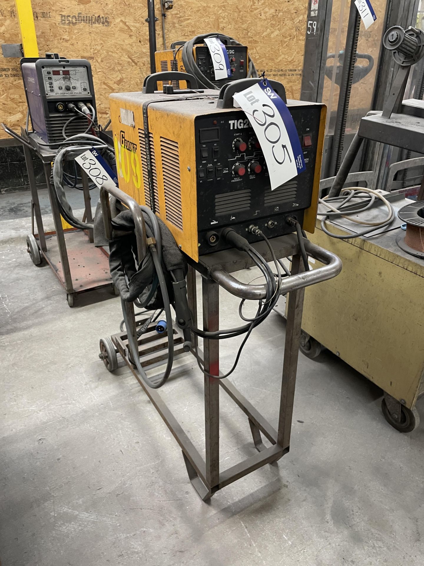 Giant Tig 200P AC/DC Tig Welder, with steel framed trolley and welding gun, 240V Please read the