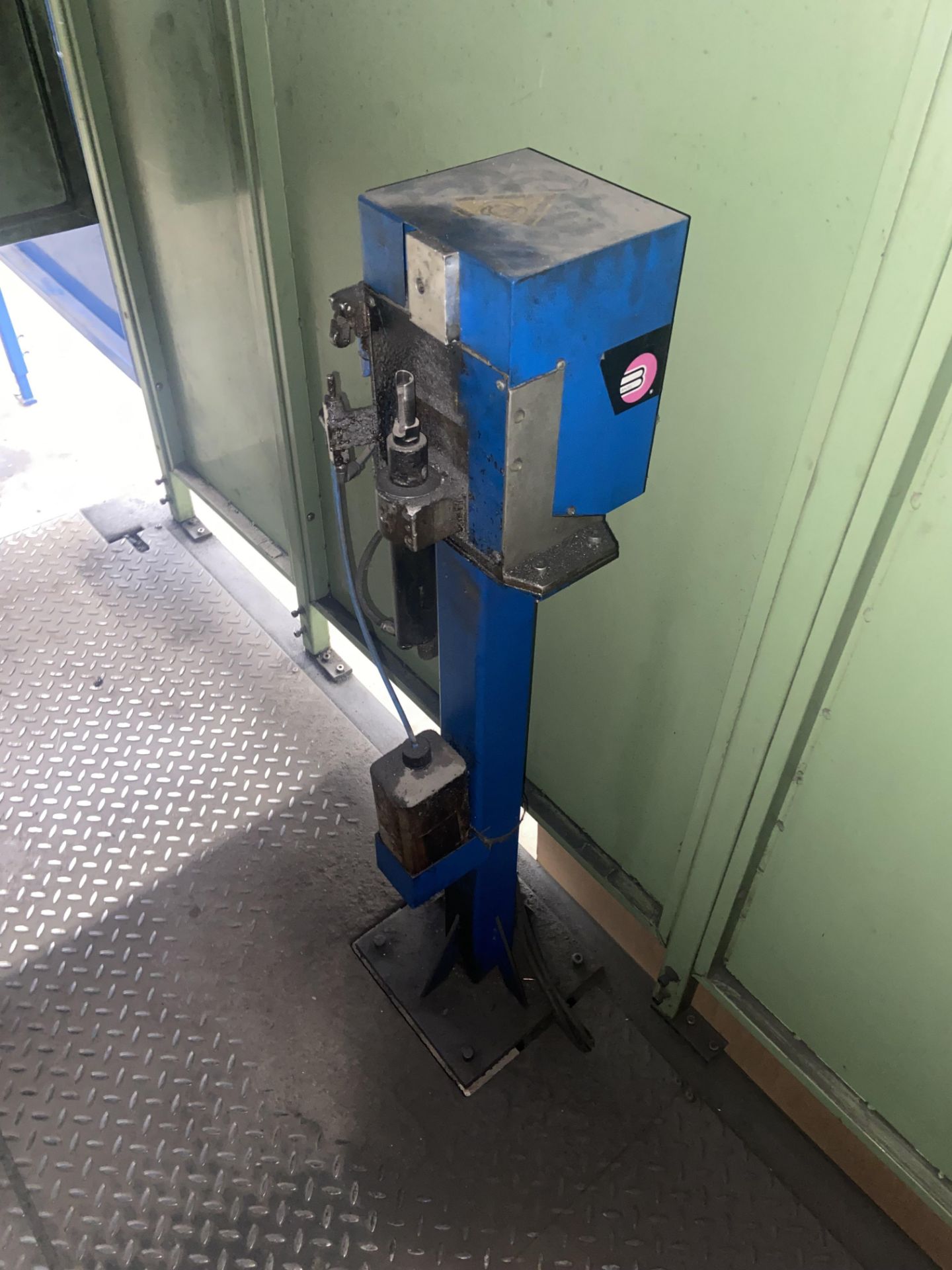 ROBOT WELDING CELL, with Fanuc ROBOT M-6iB robot, KempArc DT400 power source, cleaning unit, - Image 6 of 9