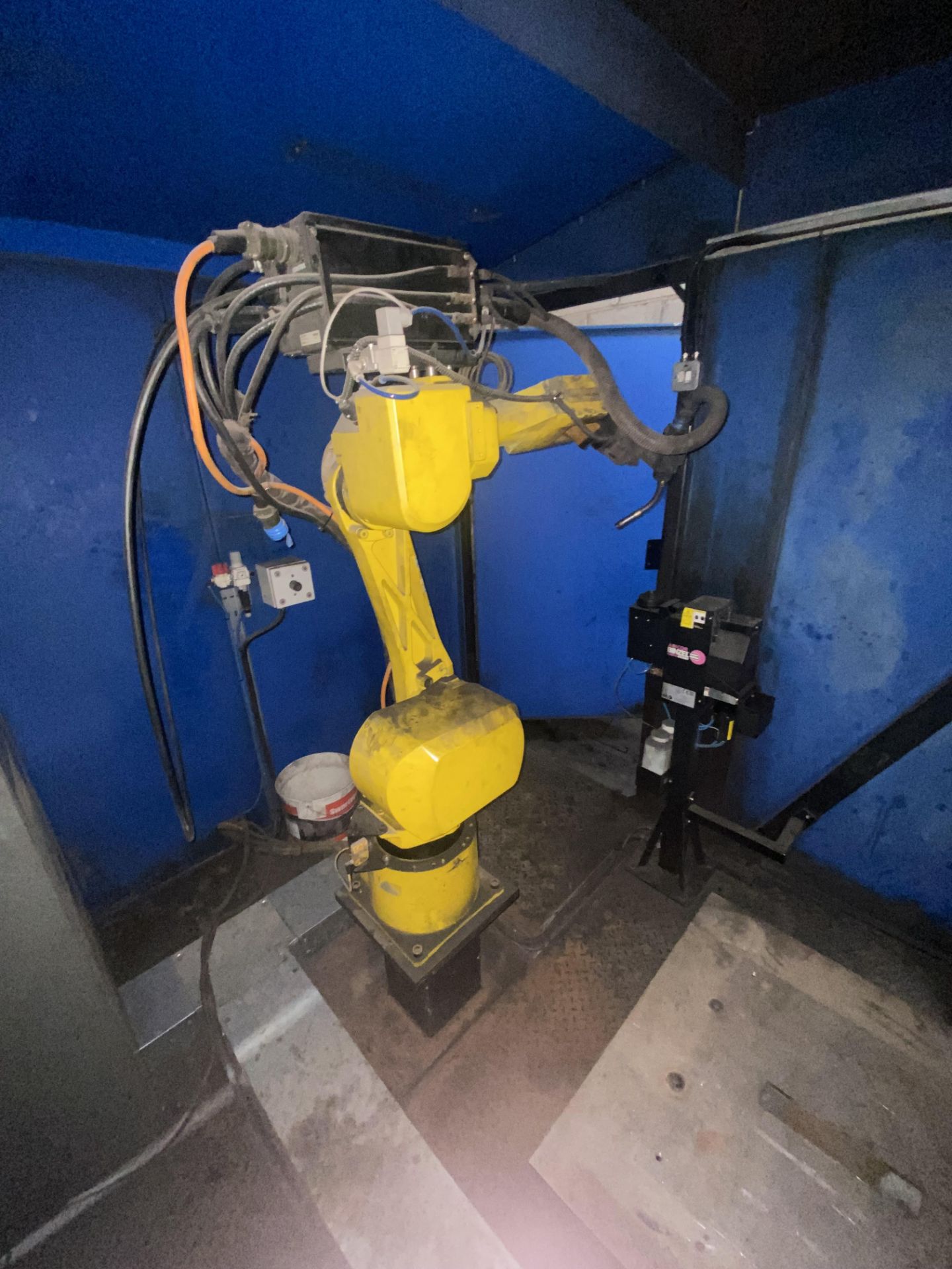 Comau ROBOT WELDING CELL, with Fanuc ROBOTARC Mate 100ib robot, Kemppi Promig 120R power source, - Image 11 of 11