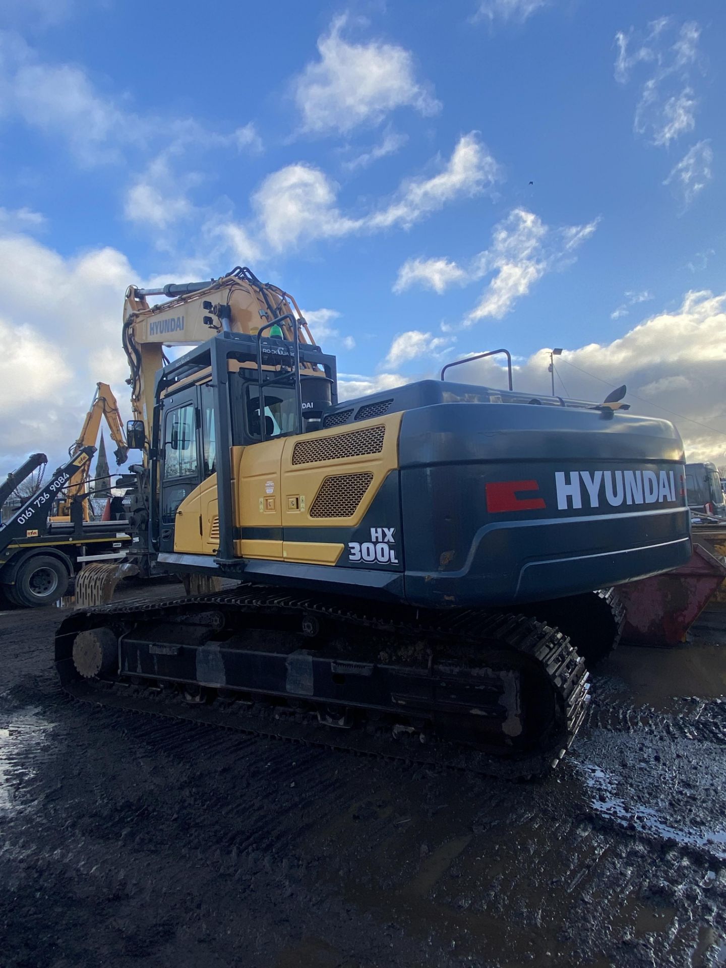 Hyundai HX300L EXCAVATOR, pin. HHKHK801KJ0001098, 174kW, year of manufacture 2018, operating mass - Image 6 of 11