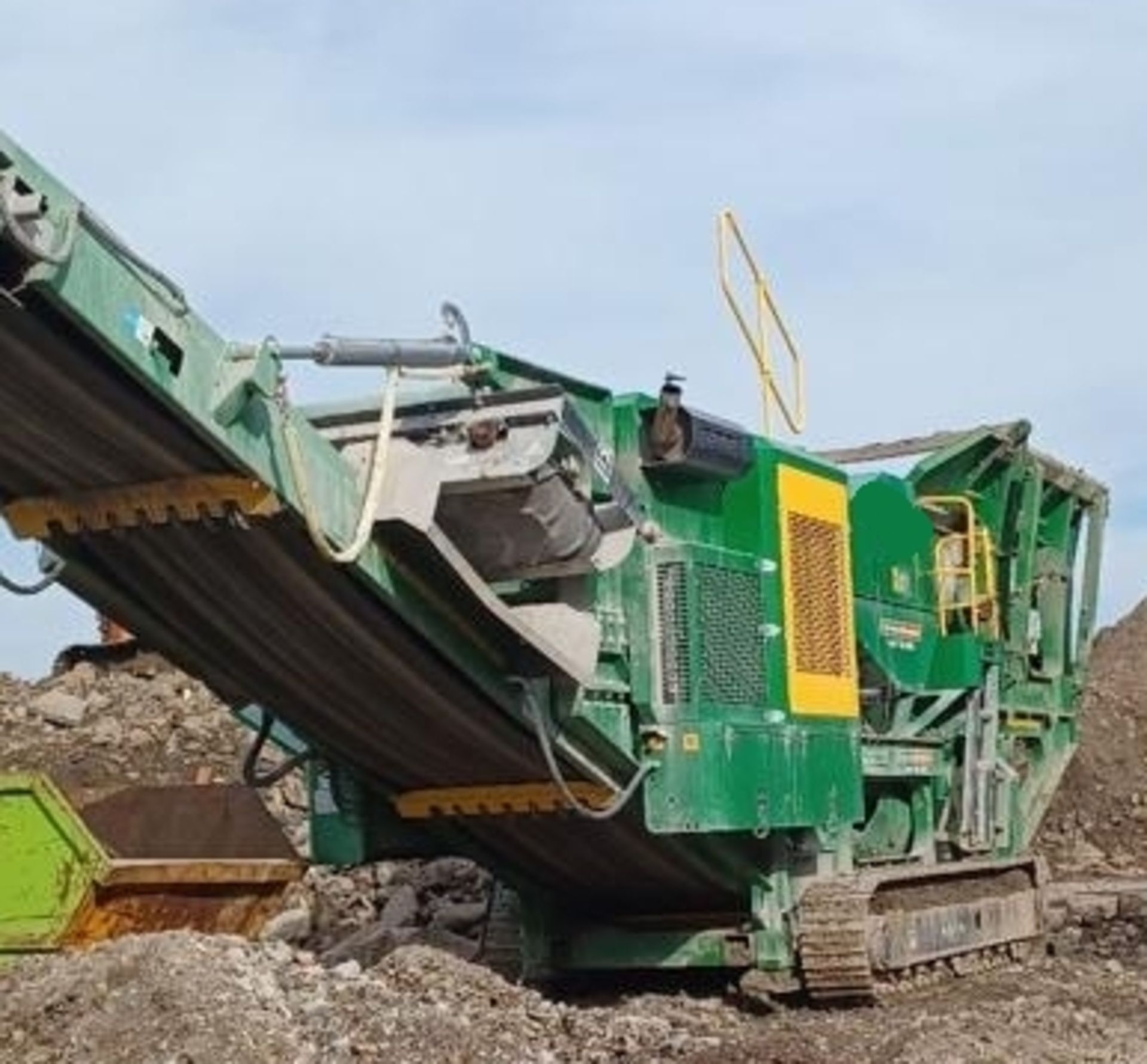 McCloskey J45 TRACK MOUNTED CRUSHER, serial no. 77571, mass kg 43,900kg, power (kW) 280, year - Image 3 of 5