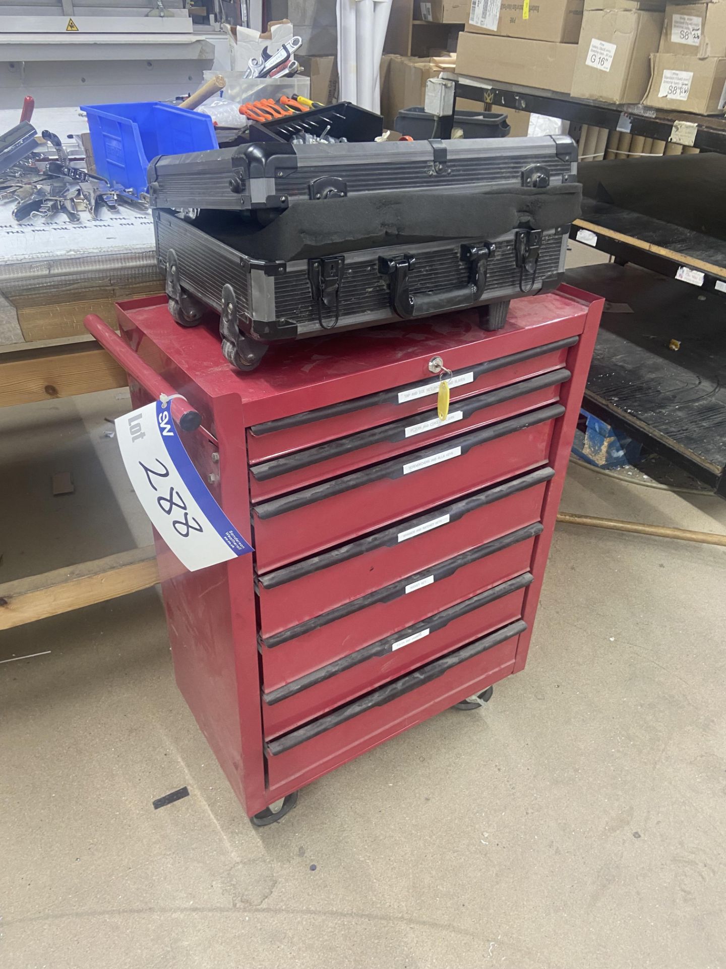 Mobile Tool Trolley & Case, with assorted hand tools Please read the ...