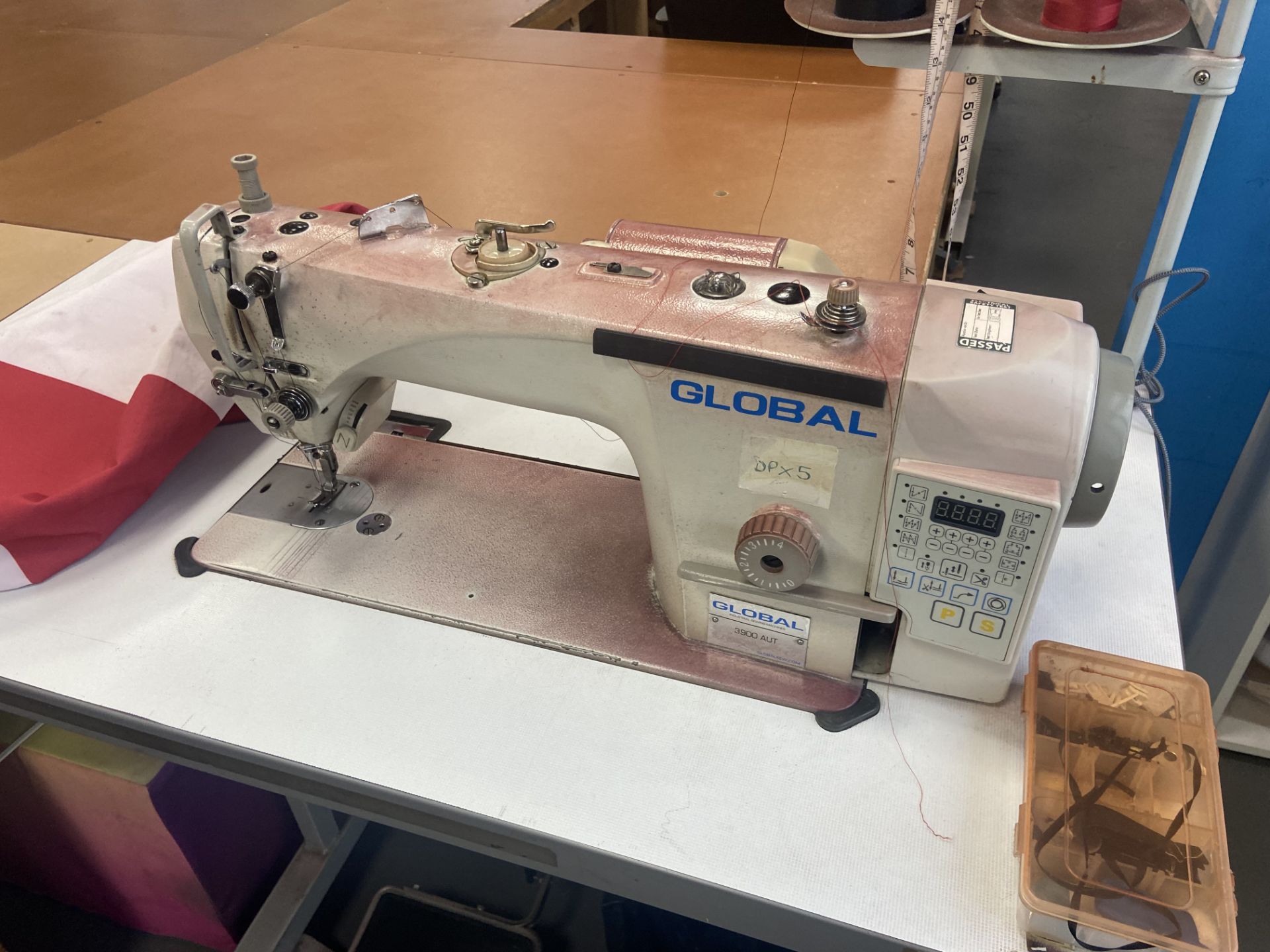 Global 3900 AUT Lockstitch Sewing Machine, serial no. 1561-131406210094, with fitted pedal - Image 2 of 5