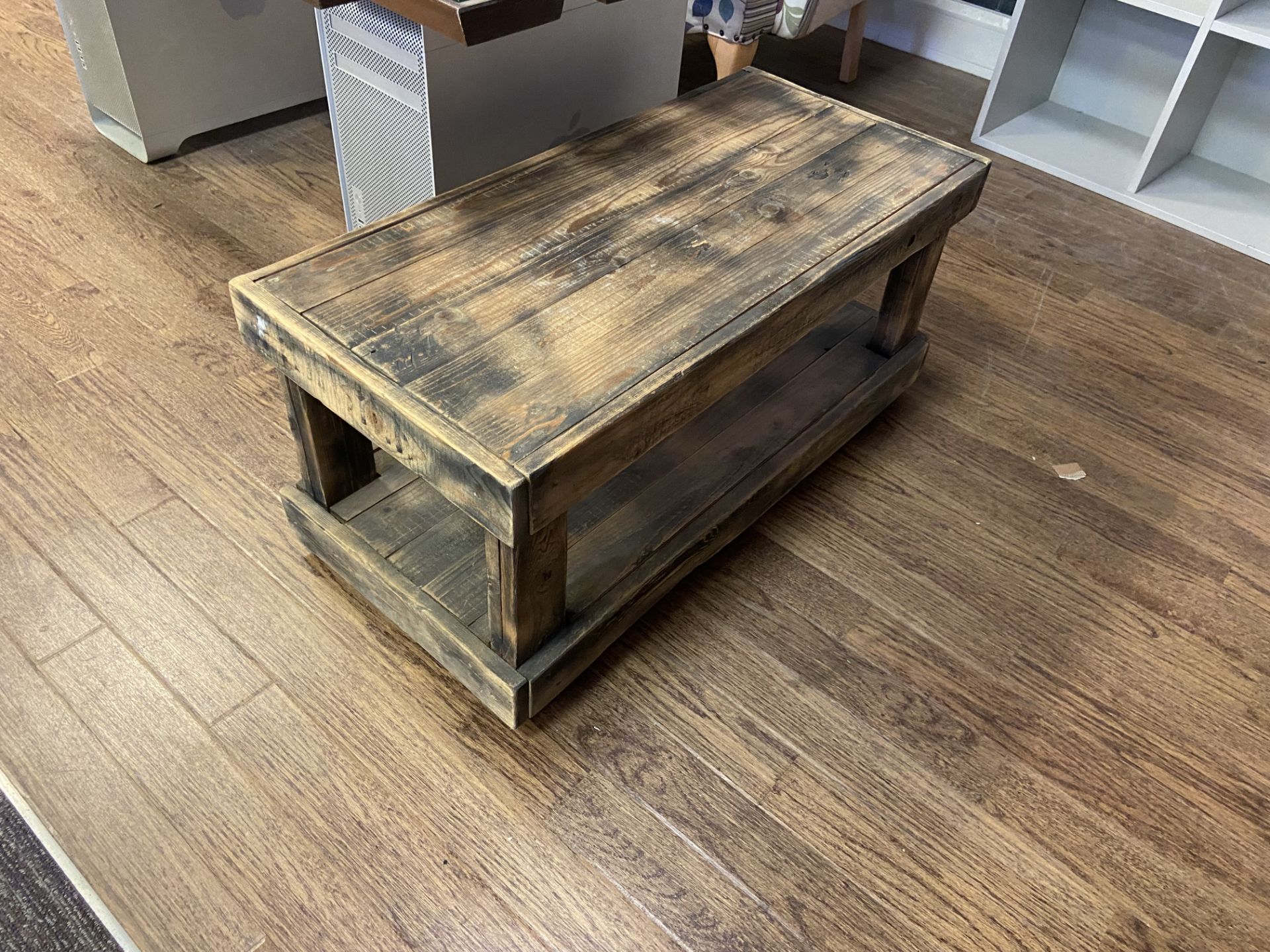 Glazed Top Apple iMac Base Table, approx. 1.4m x 700mm, with two tier timber table Please read the - Image 2 of 2