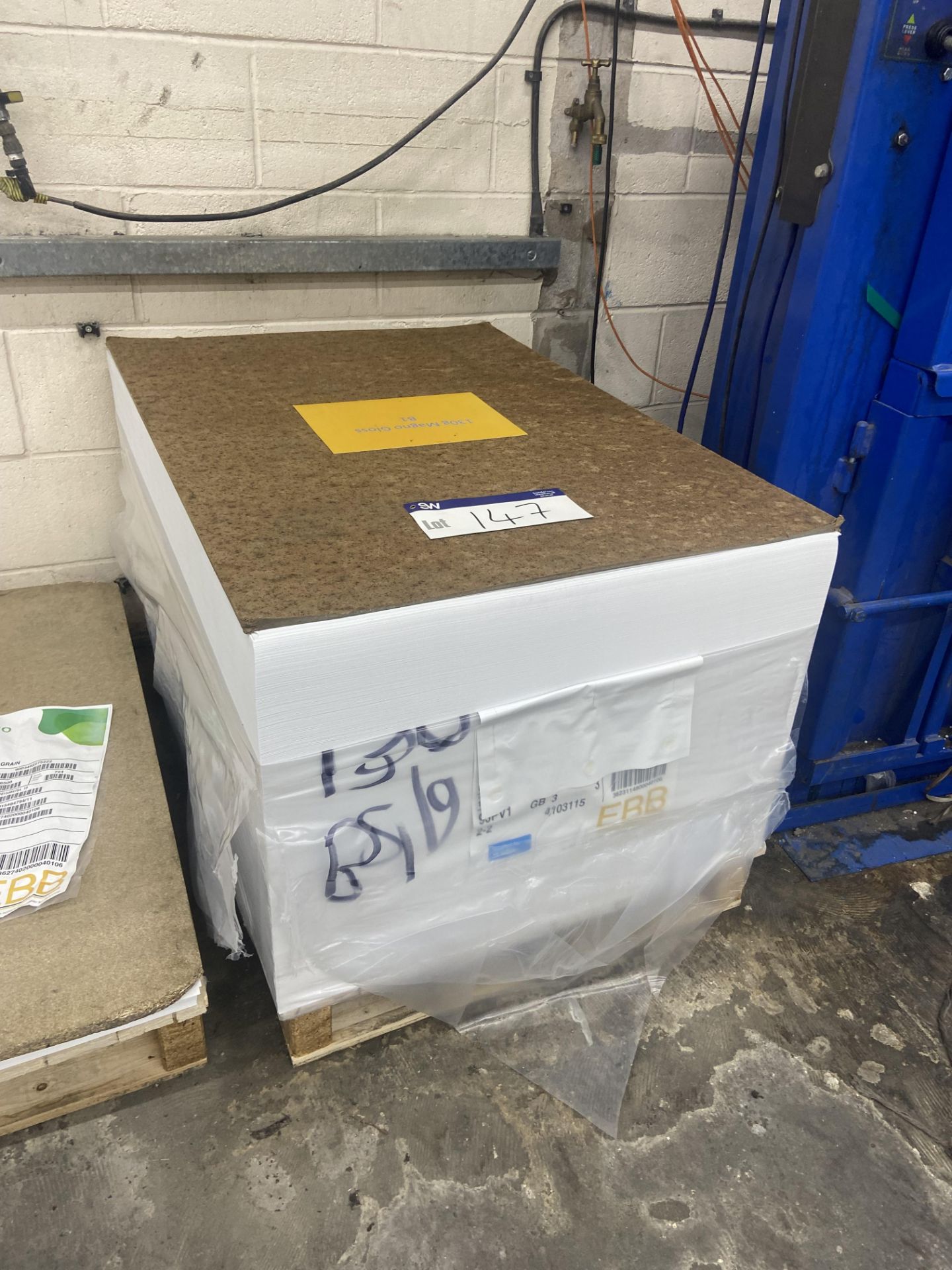 Part Pallet of Sappi Magno Gloss Coated Paper, 102cm x 72cm Please read the following important