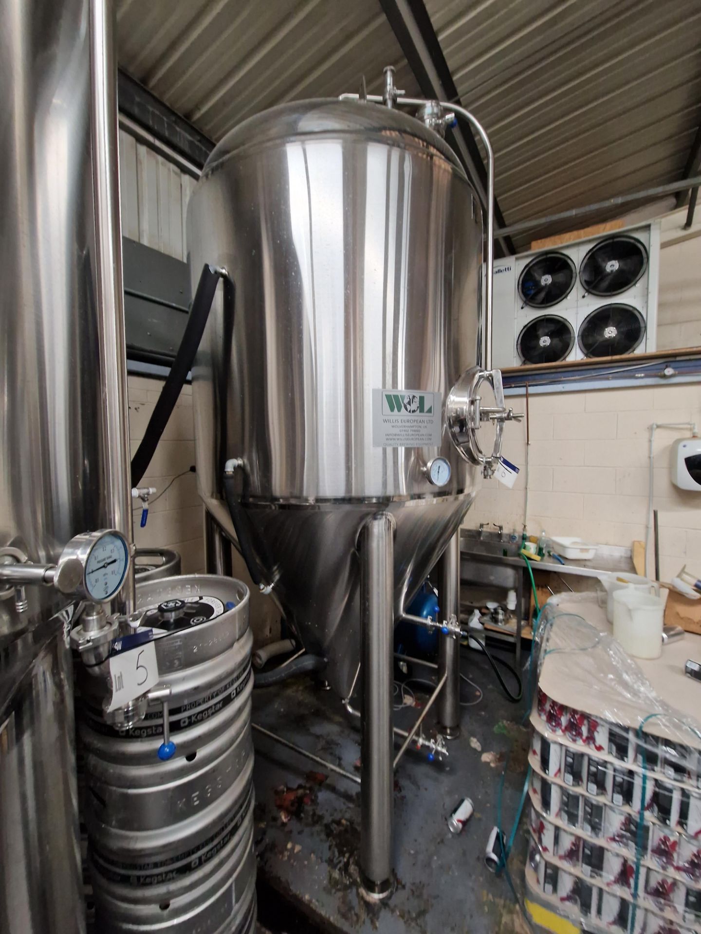 Willis/ Hangzhou Kuangbo 3000L Double Jacketed Insulated Stainless Steel Beer Tank/Fermenter, serial - Image 2 of 5