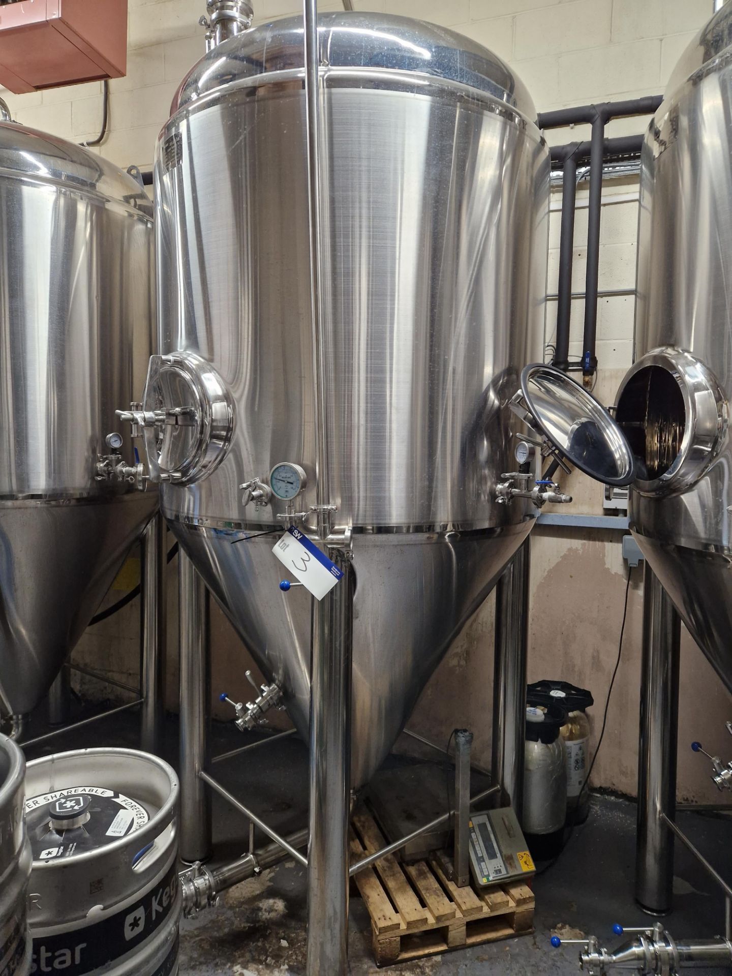 Willis/ Hangzhou Kuangbo 3000L Double Jacketed Insulated Stainless Steel Beer Tank/Fermenter, serial - Image 2 of 5