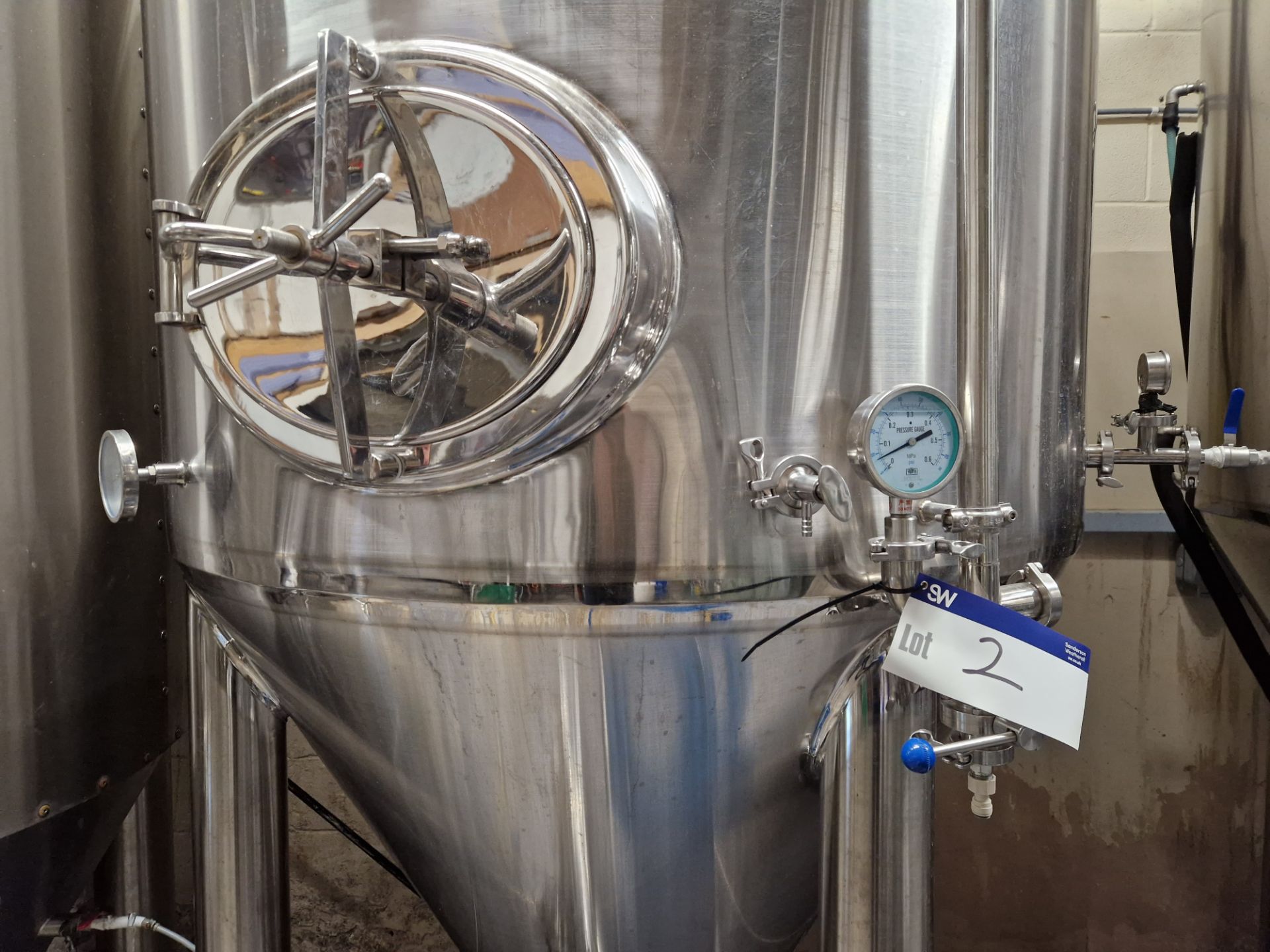 Willis/ Hangzhou Kuangbo 3000L Double Jacketed Insulated Stainless Steel Beer Tank/Fermenter, serial - Image 3 of 4