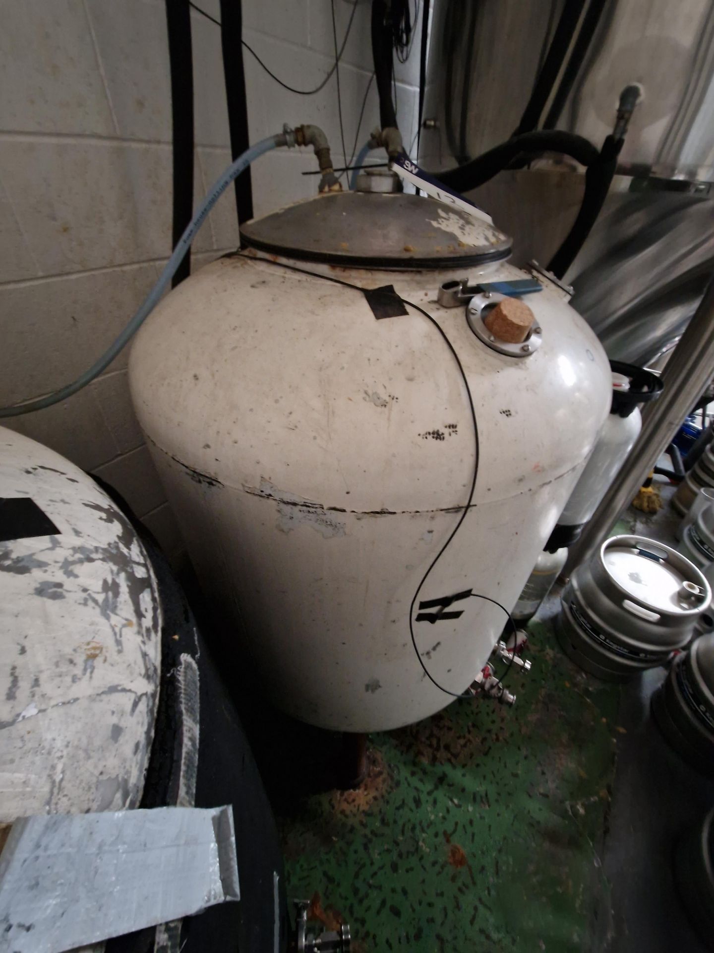 Stainless Steel Grundy Tank, 180 gallon cap. Please read the following important notes:- ***Overseas - Image 2 of 3