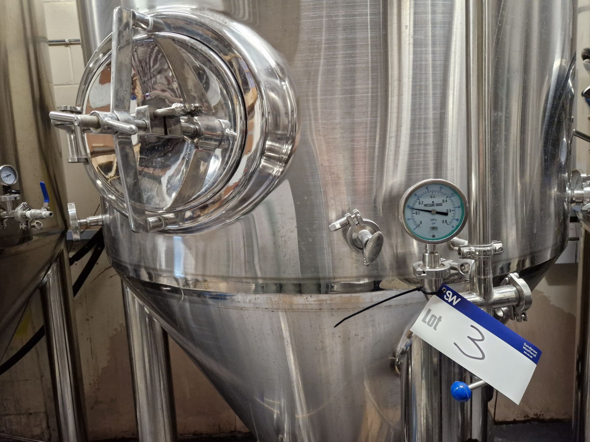 Willis/ Hangzhou Kuangbo 3000L Double Jacketed Insulated Stainless Steel Beer Tank/Fermenter, serial - Image 3 of 5