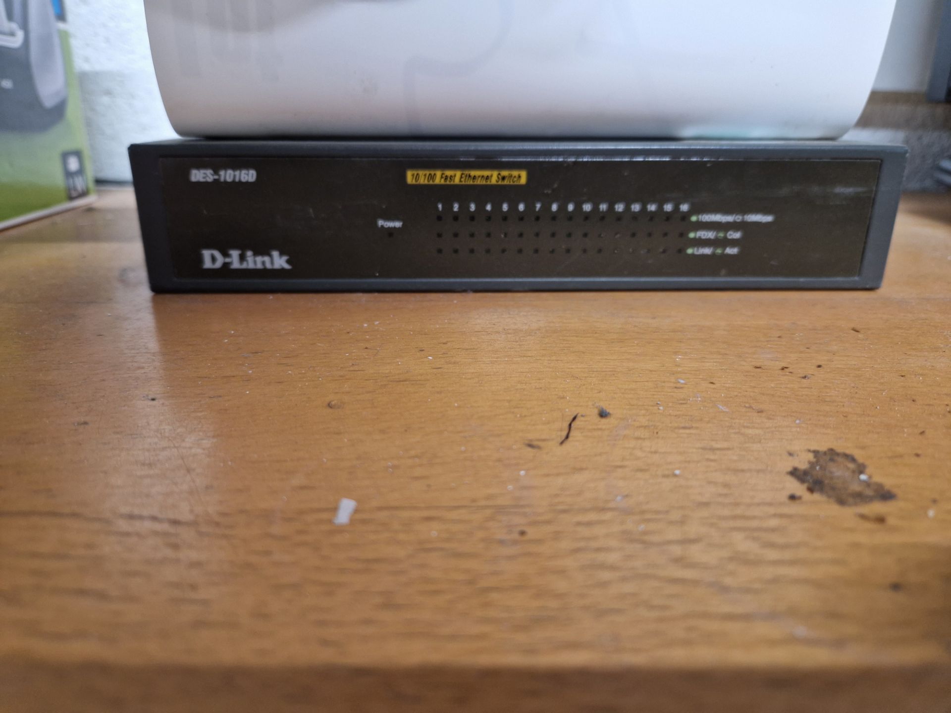 D-Link DES-1016D 10/100 Fast Ethernet Switch and D-Link DES-1005D Switch Please read the following - Image 2 of 2