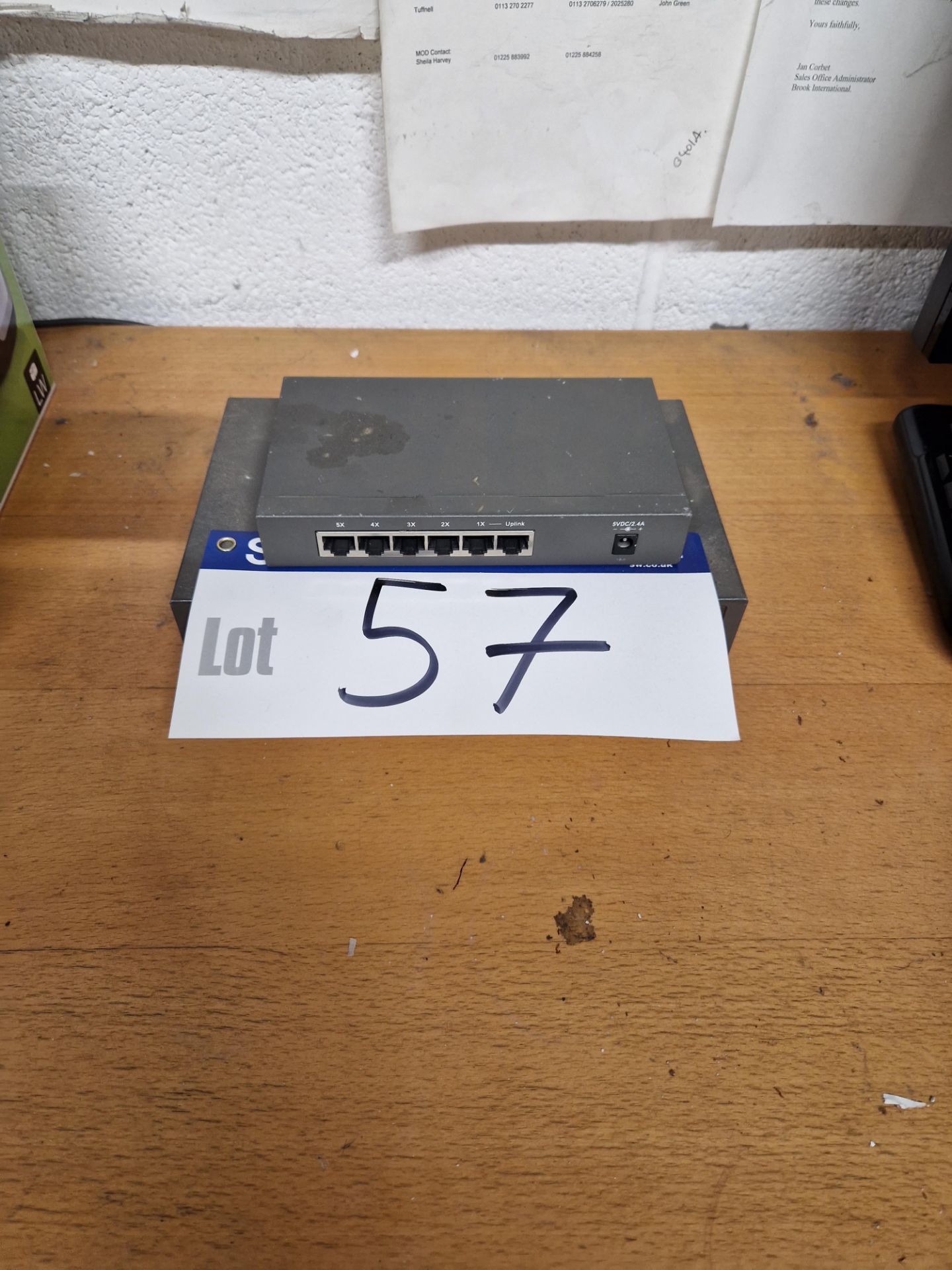 D-Link DES-1016D 10/100 Fast Ethernet Switch and D-Link DES-1005D Switch Please read the following