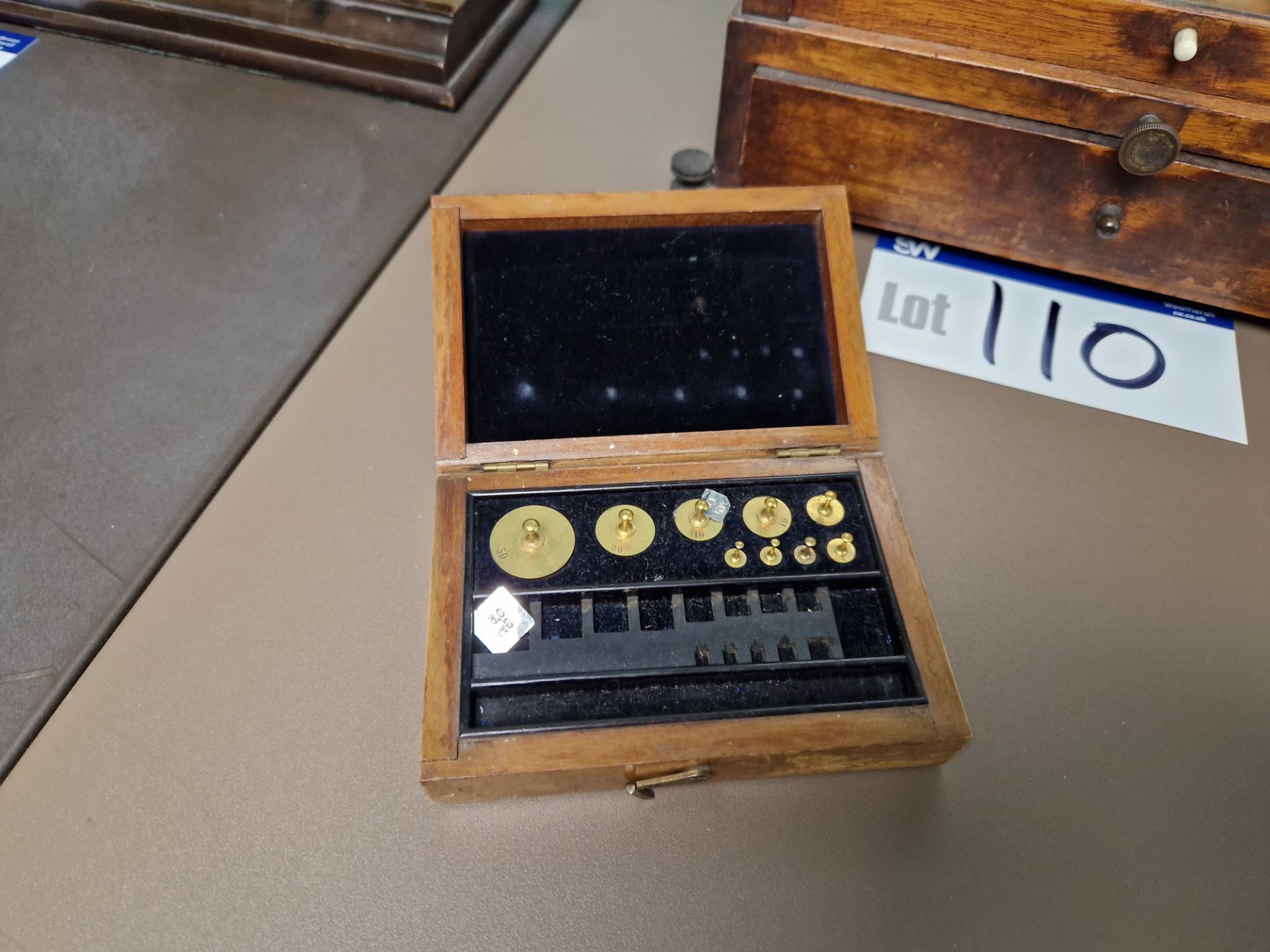 Set of Vintage Scales in Glazed Cabinet with Weights Please read the following important - Image 4 of 4