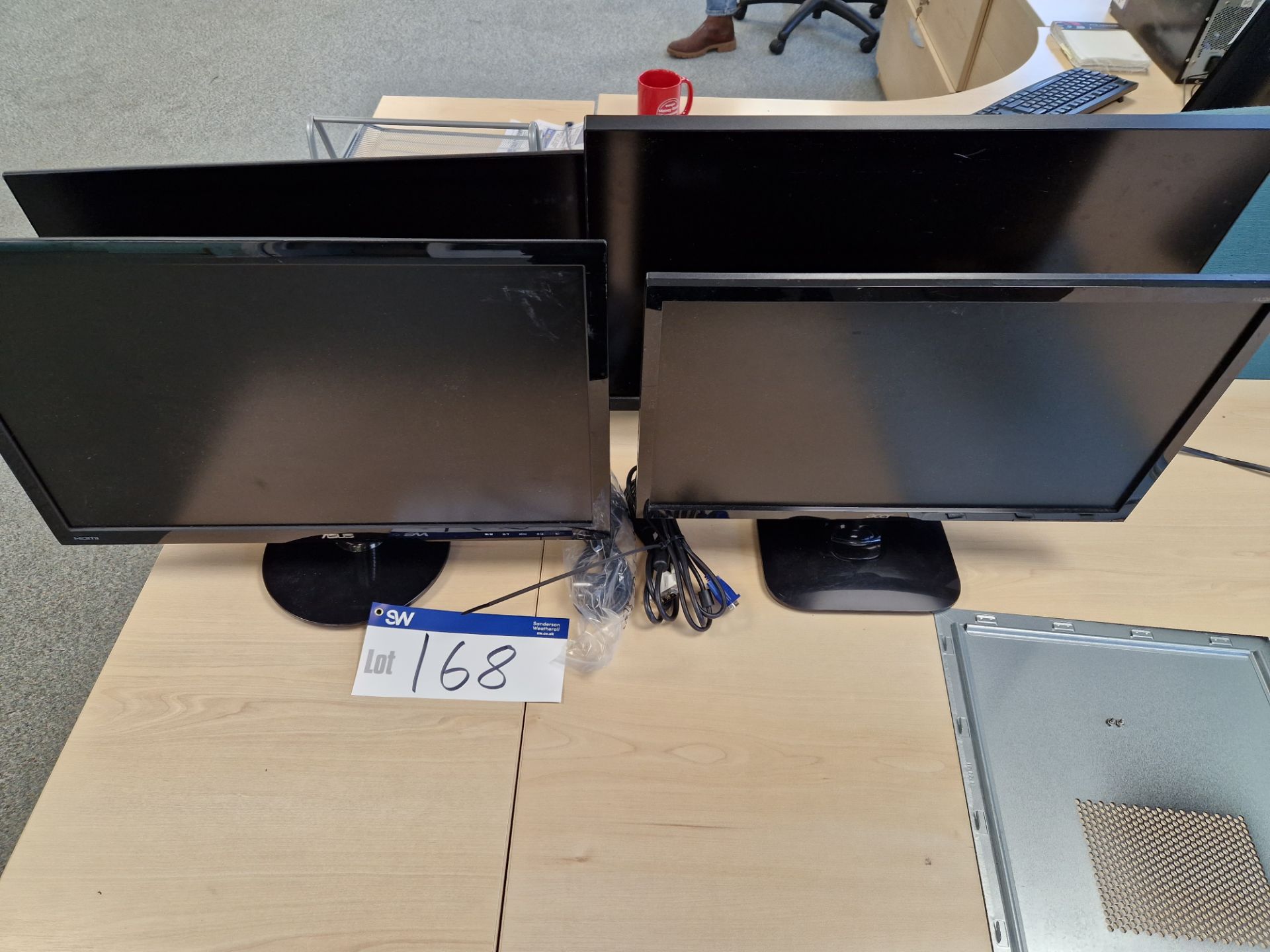 Four Monitors (Only two power leads)