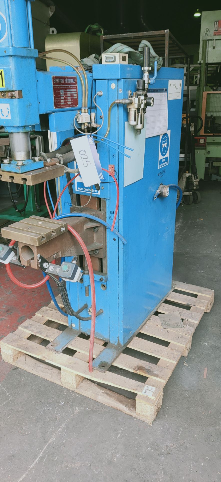 British Federal Spot Welder/ Pro Spot, serial no. 23121, approx. 150cm x 115cm x 80cm, loading - Image 2 of 4