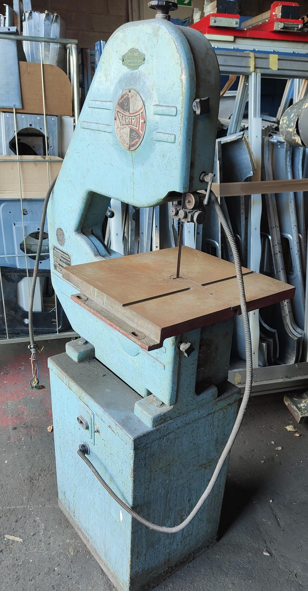 Startrite Bandsaw, serial no. M2008, approx. 165cm x 87cm x 52cm, loading free of charge - yes (