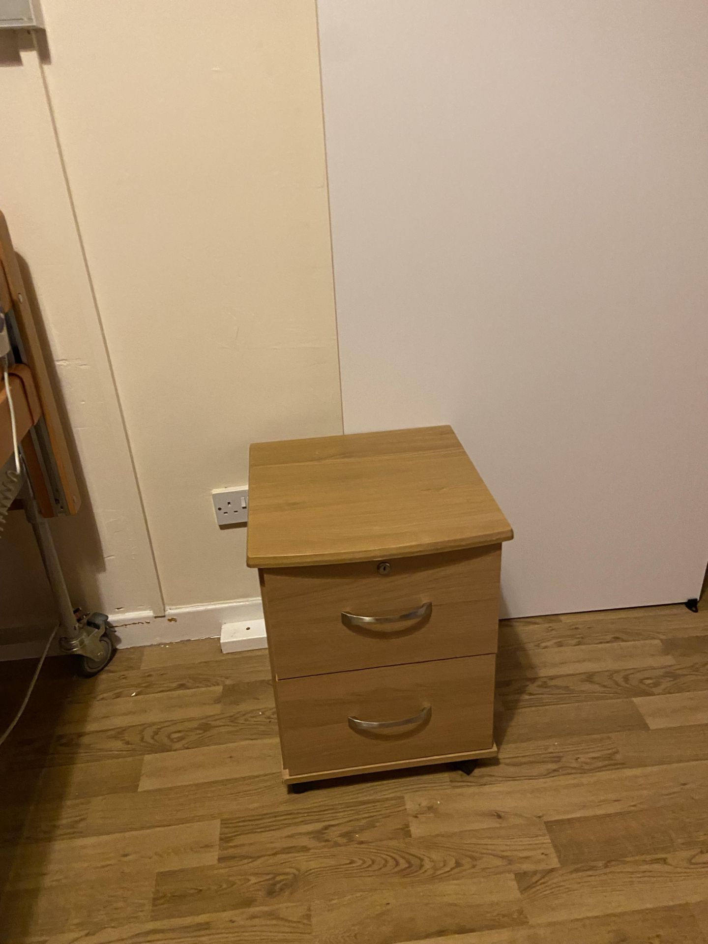 Remaining Bedroom Furniture, including oak laminated wardrobe, three drawer chest-of-drawers, two