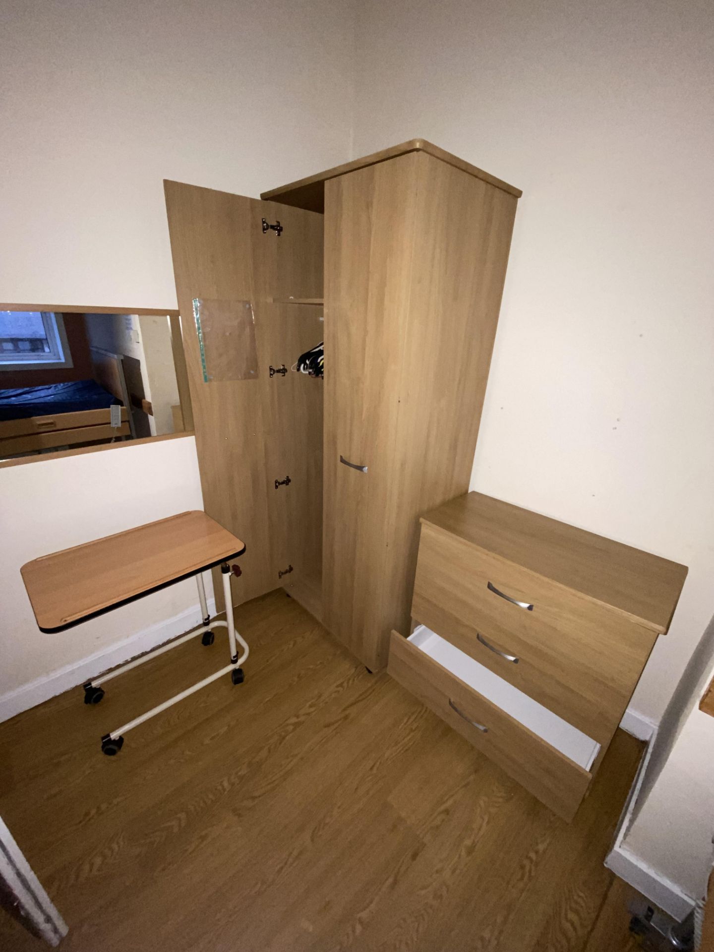 Remaining Bedroom Furniture, including oak laminated wardrobe, three drawer chest-of-drawers, nest - Image 2 of 3