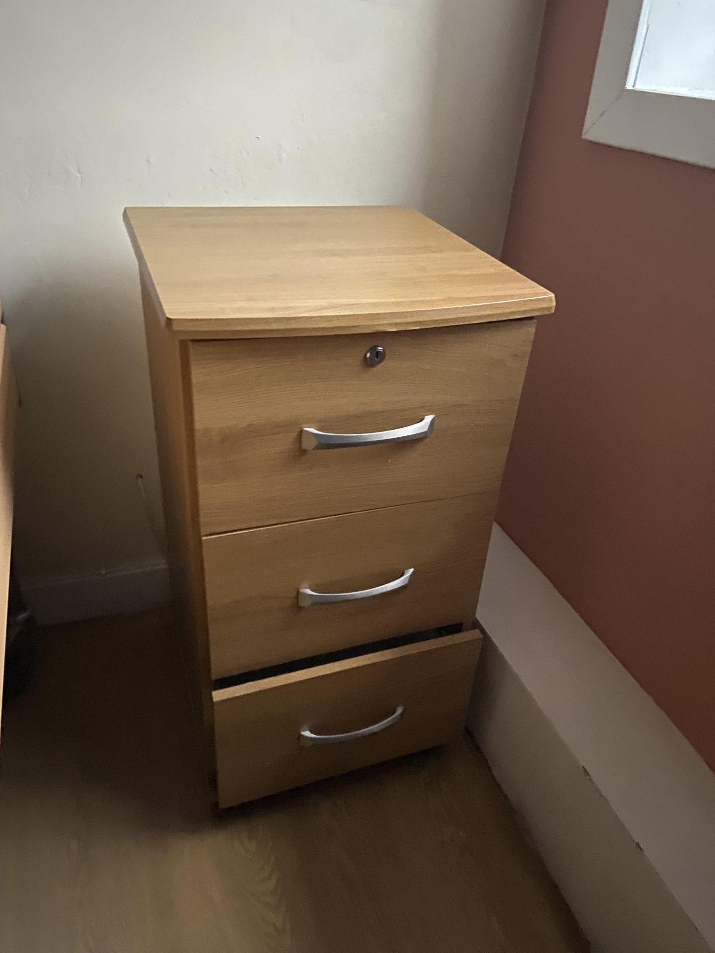 Remaining Bedroom Furniture, including oak laminated wardrobe, three drawer chest-of-drawers, nest - Image 3 of 3