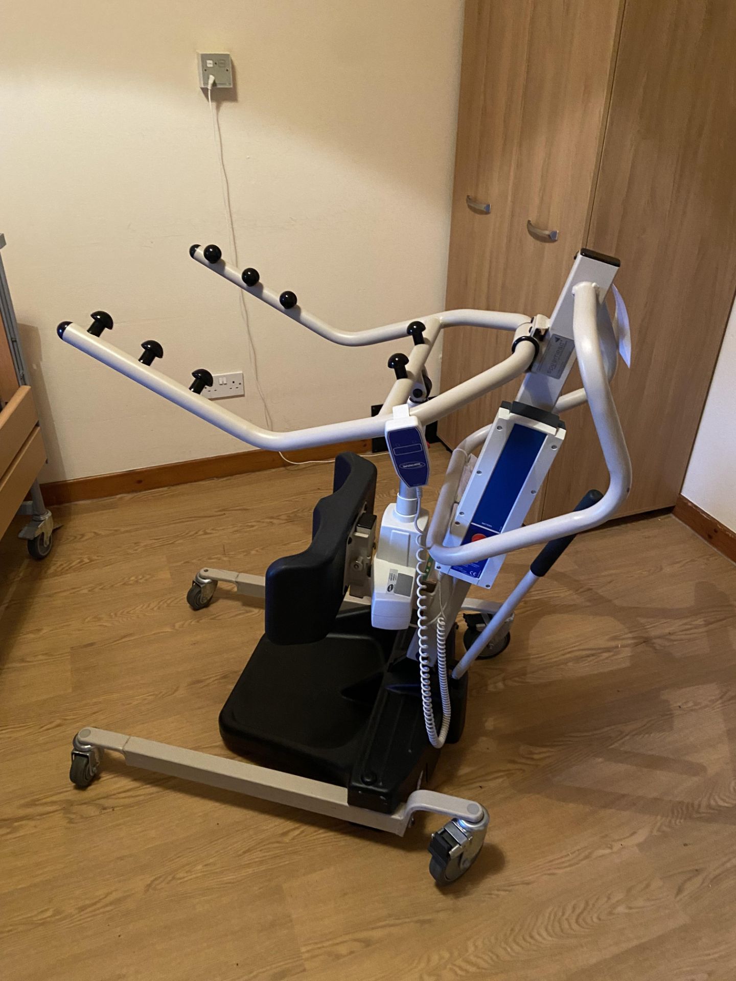 Invacare Reliance 350 159kg cap. Electric Patient Lifter (Room 6) Please read the following