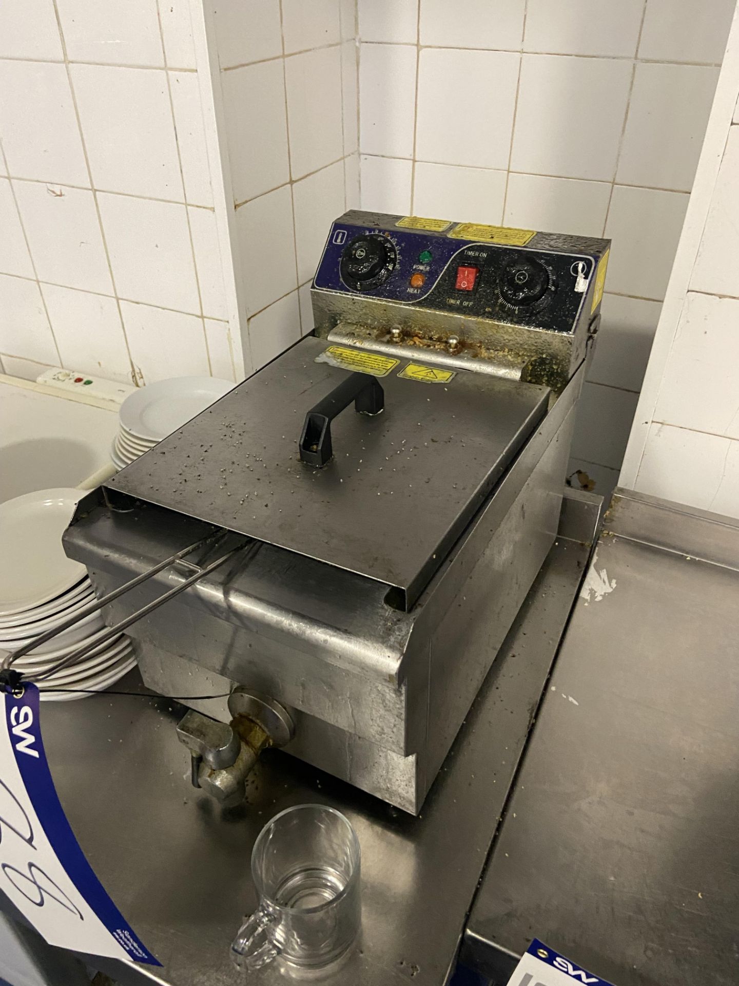 Single Basket Stainless Steel Electric Deep Fat Fryer Please read the following important - Image 2 of 3