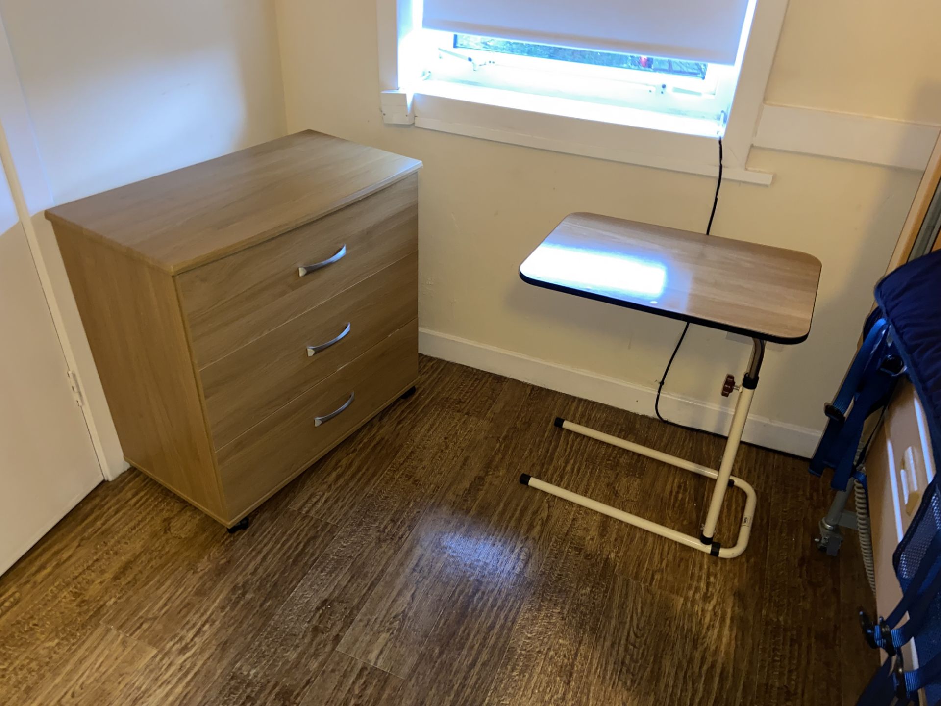 Remaining Bedroom Furniture, including oak laminated wardrobe, shelving unit, pedestal, three drawer - Image 3 of 3