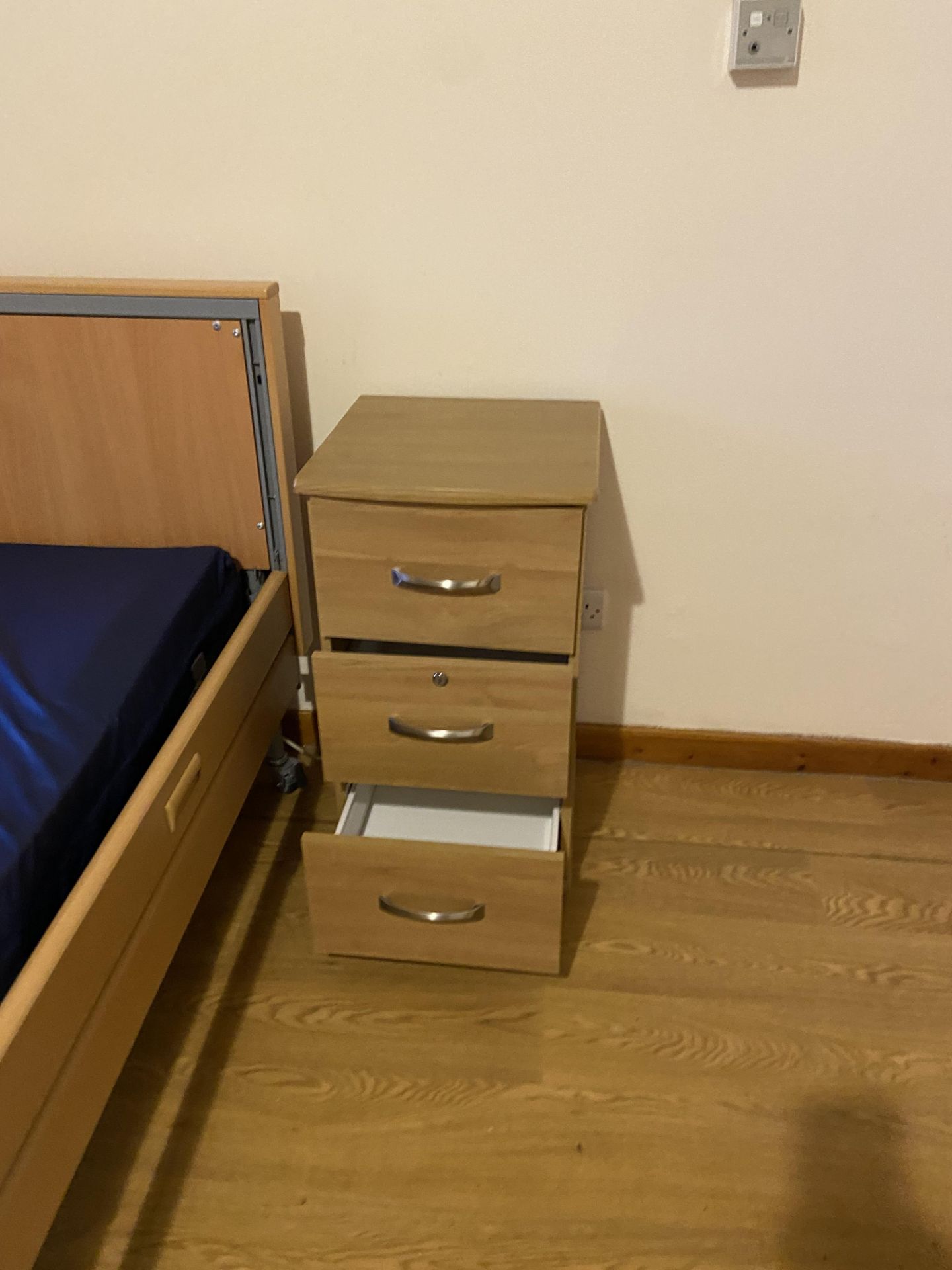 Remaining Bedroom Furniture, including oak laminated wardrobe, three drawer chest-of-drawers, - Image 3 of 3