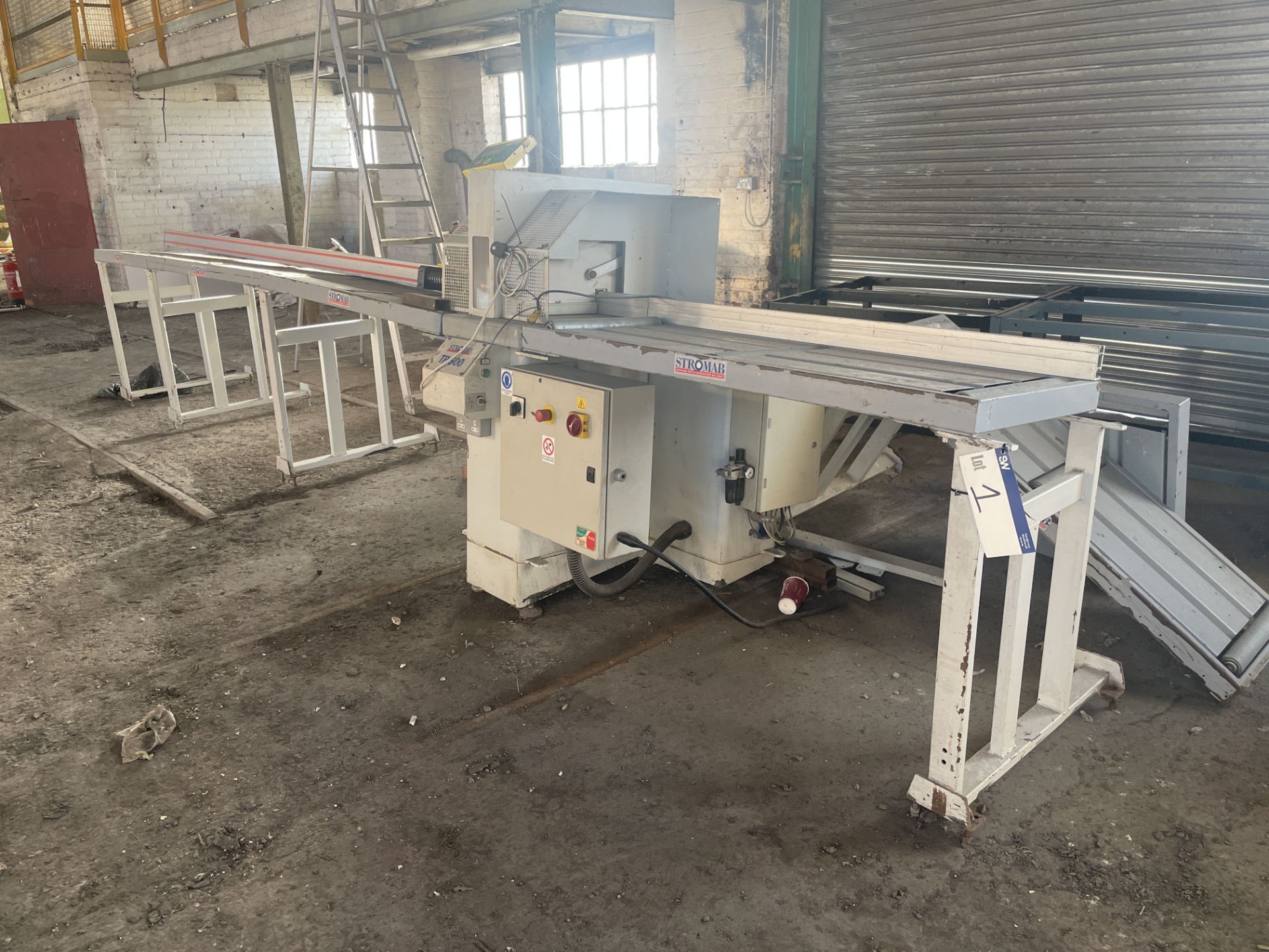 Stromab TR500 CROSS CUT SAW, serial no. 1377, year of manufacture 2007, 415kg weight, 415V,