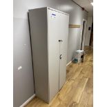 Double Door Steel Cabinet Please read the following important notes:- Air conditioning system and