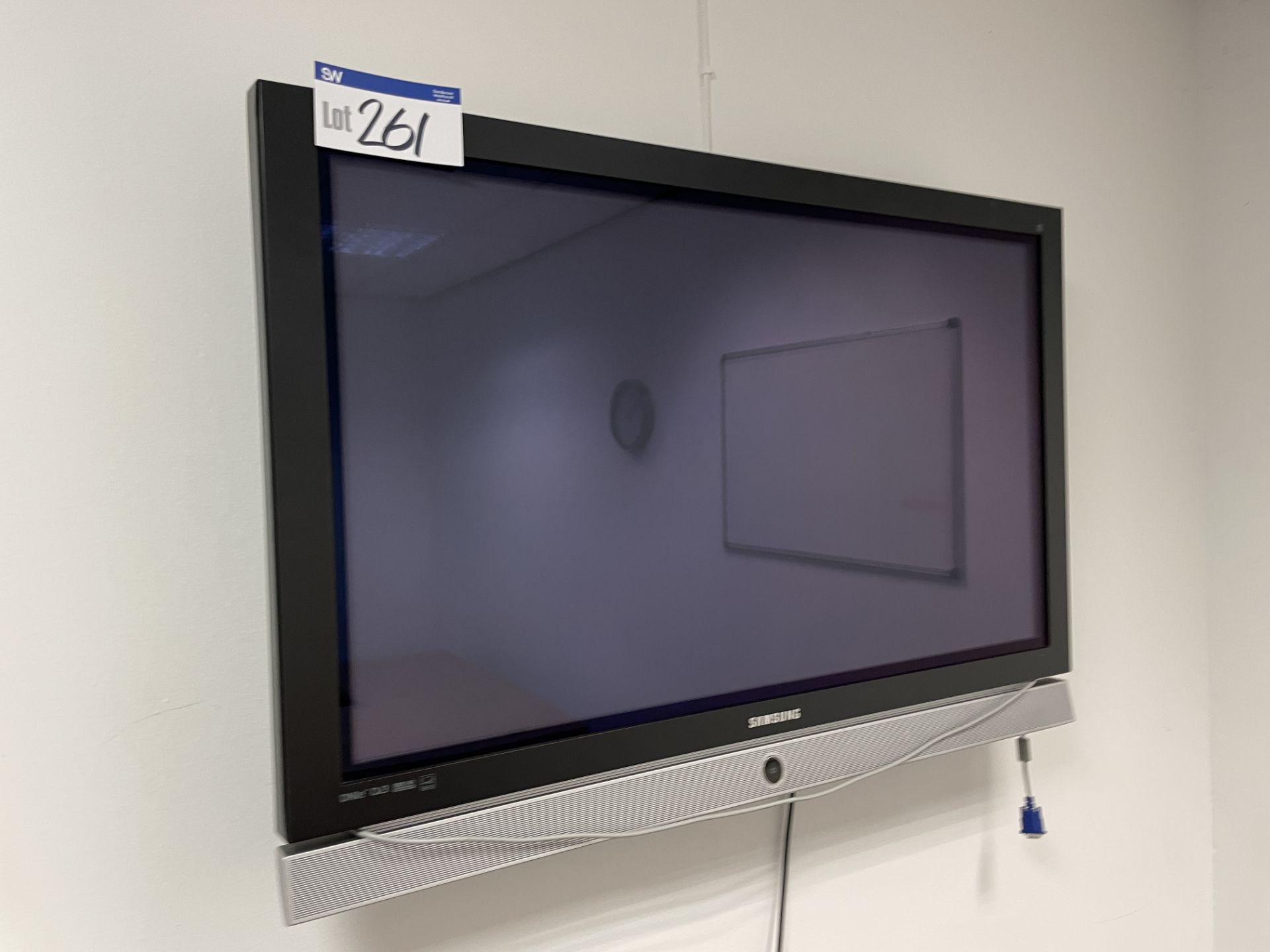 Samsung Flat Screen Television, with wall bracket (no remote control) Please read the following