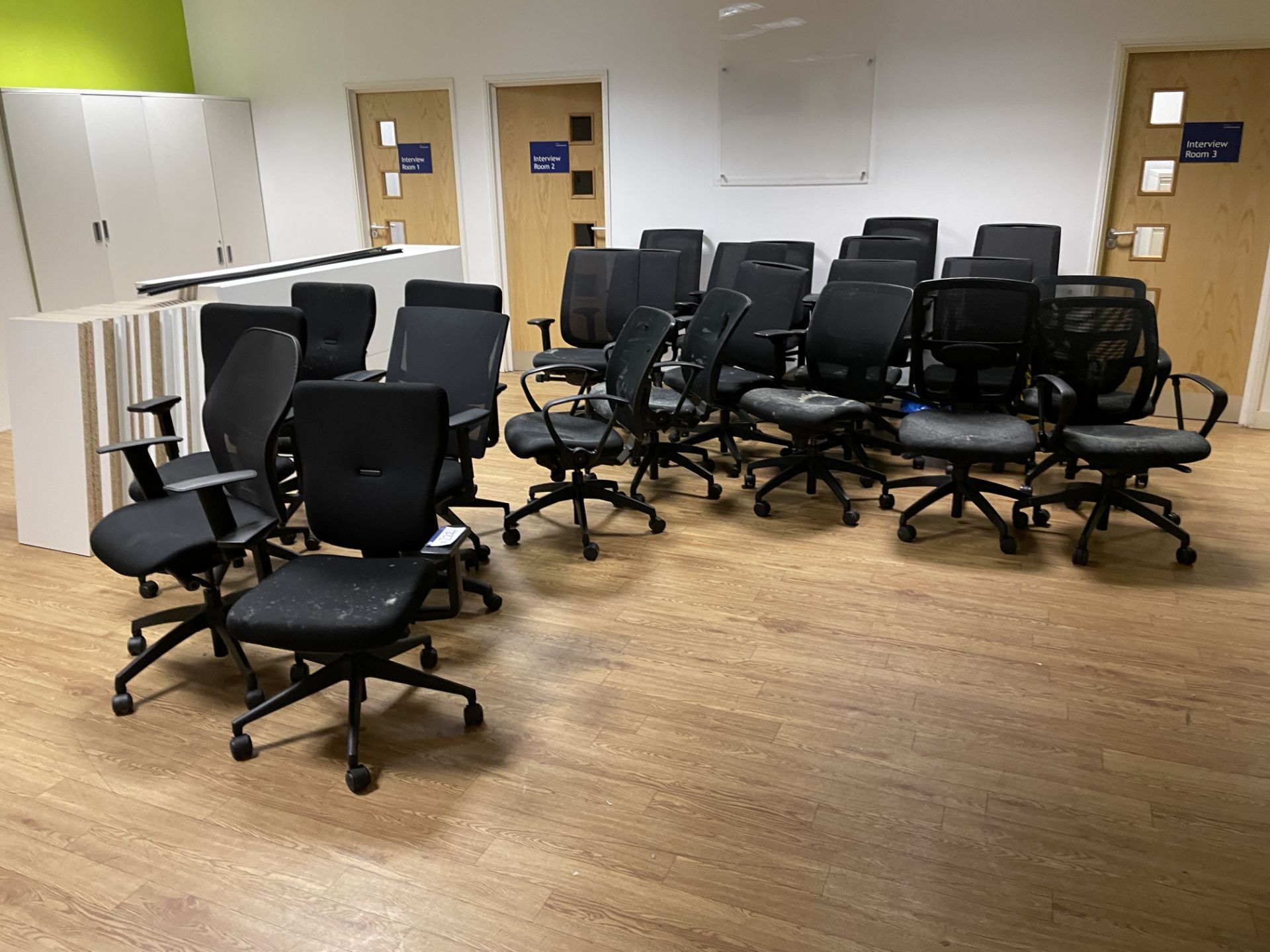 Approx. 23 Assorted Swivel Arm & Typists Chairs Please read the following important notes:- Air